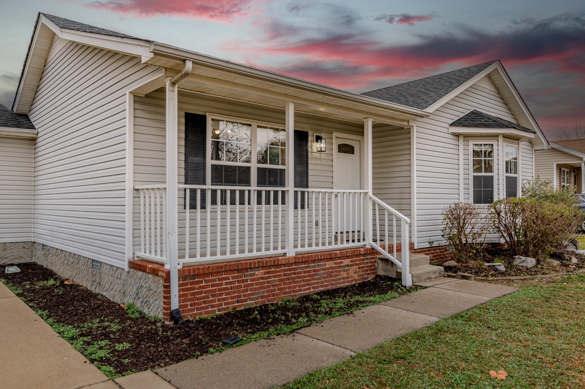 2403 Willow Dr