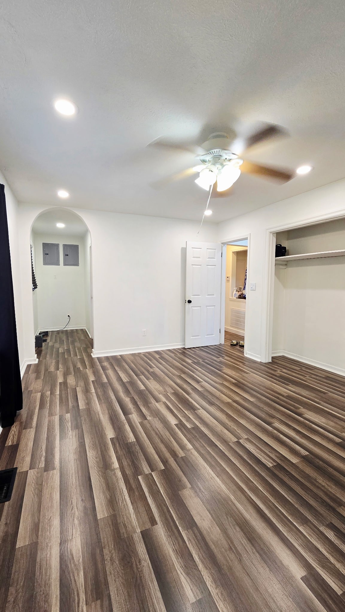 418 W Main St