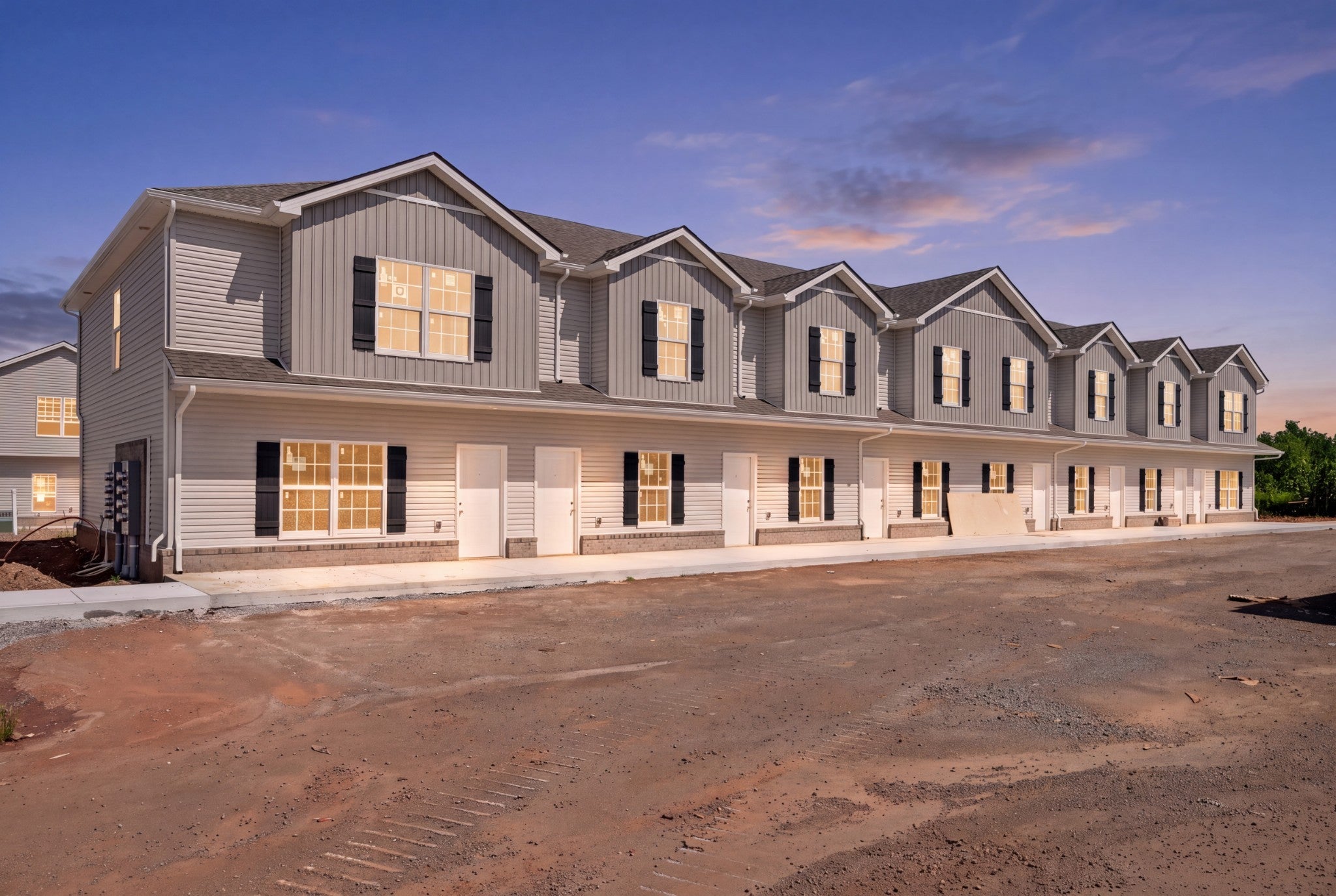299 Summitcrest Drive N Building