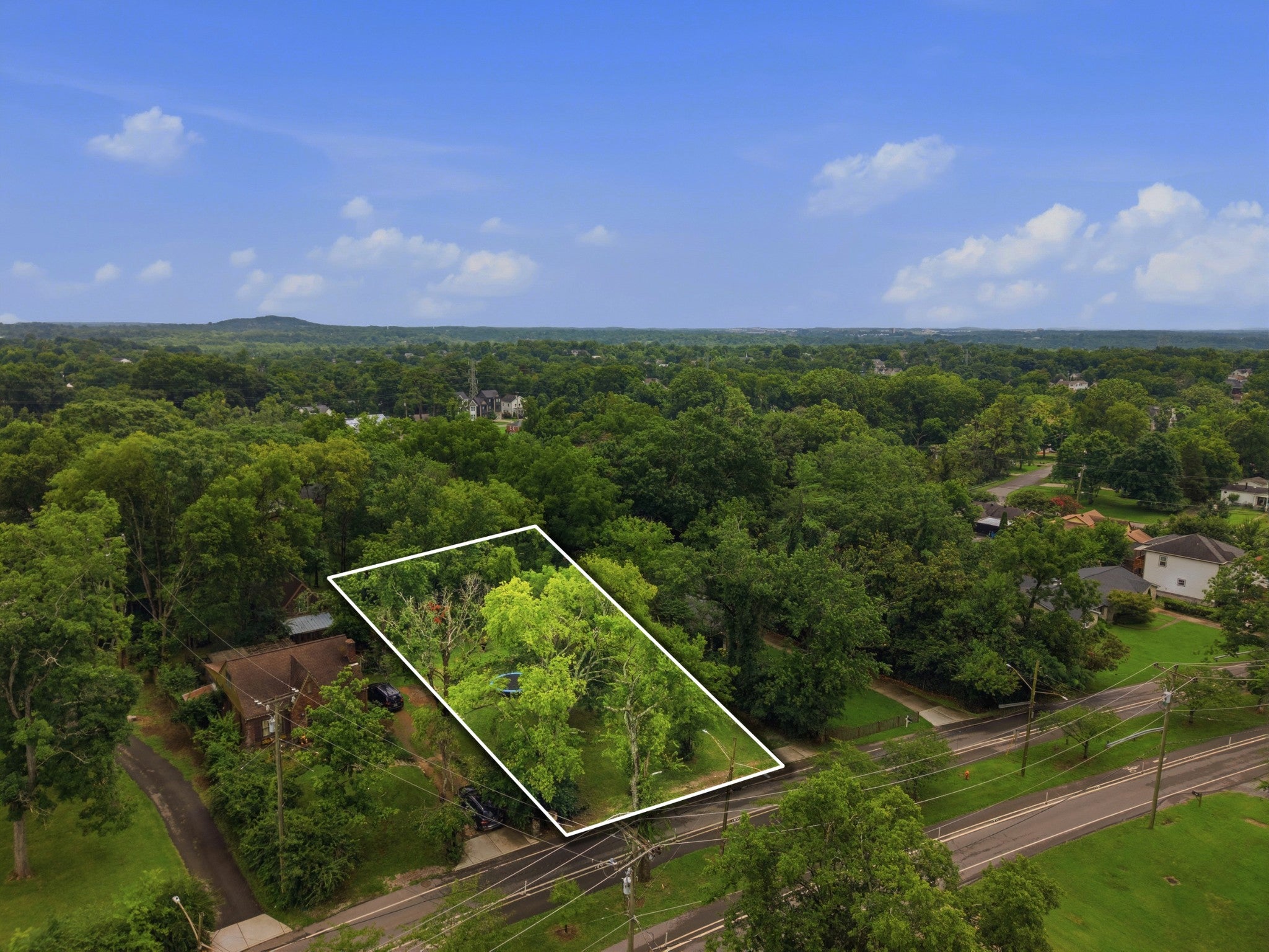 listing at 1521 Riverside Dr, Nashville
