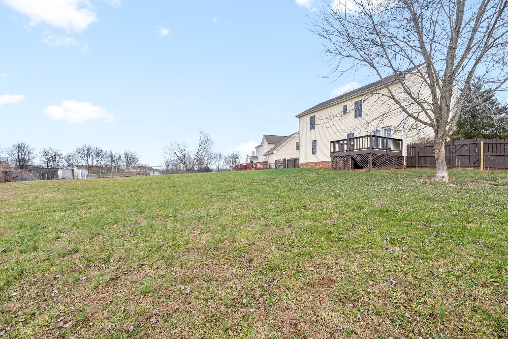 Clarksville, Tennessee 37040, United States, 4 Bedrooms Bedrooms, ,3 BathroomsBathrooms,Residential,Active,3235