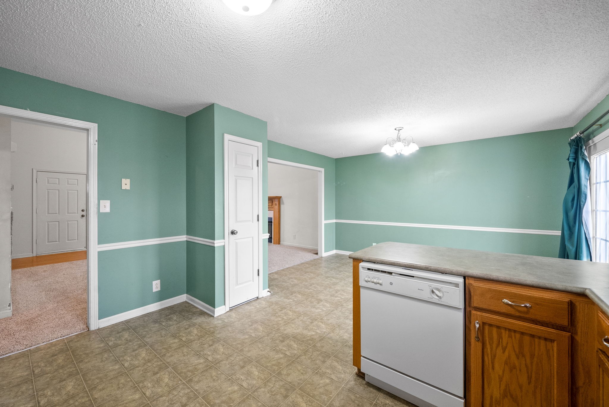 Clarksville, Tennessee 37040, United States, 4 Bedrooms Bedrooms, ,3 BathroomsBathrooms,Residential,Active,3235