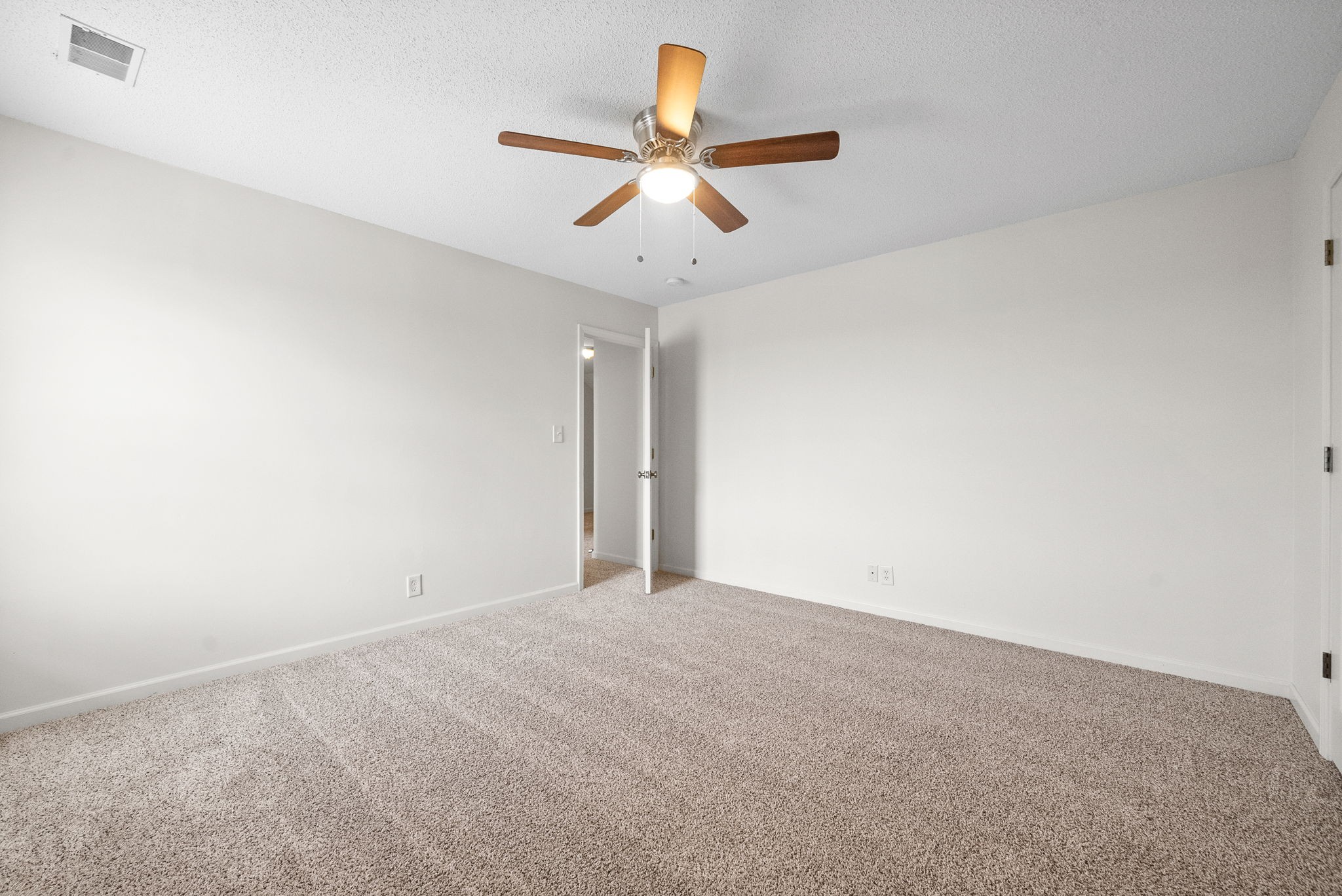 Clarksville, Tennessee 37040, United States, 4 Bedrooms Bedrooms, ,3 BathroomsBathrooms,Residential,Active,3235