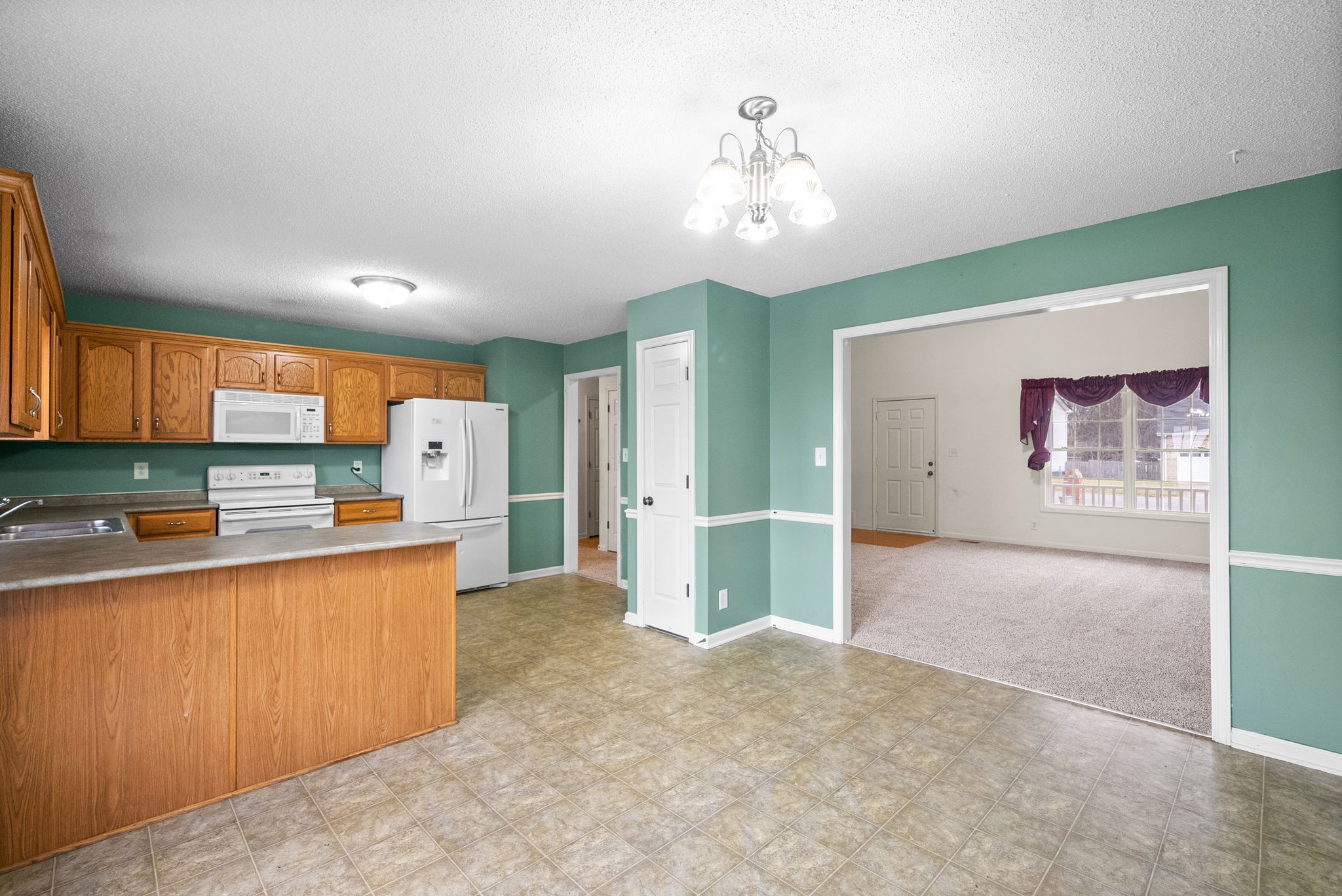 Clarksville, Tennessee 37040, United States, 4 Bedrooms Bedrooms, ,3 BathroomsBathrooms,Residential,Active,3235