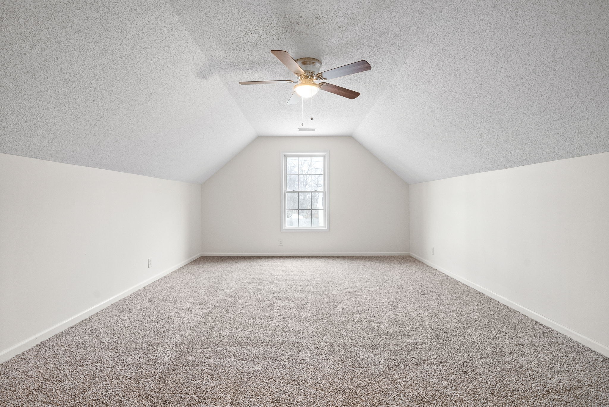 Clarksville, Tennessee 37040, United States, 4 Bedrooms Bedrooms, ,3 BathroomsBathrooms,Residential,Active,3235