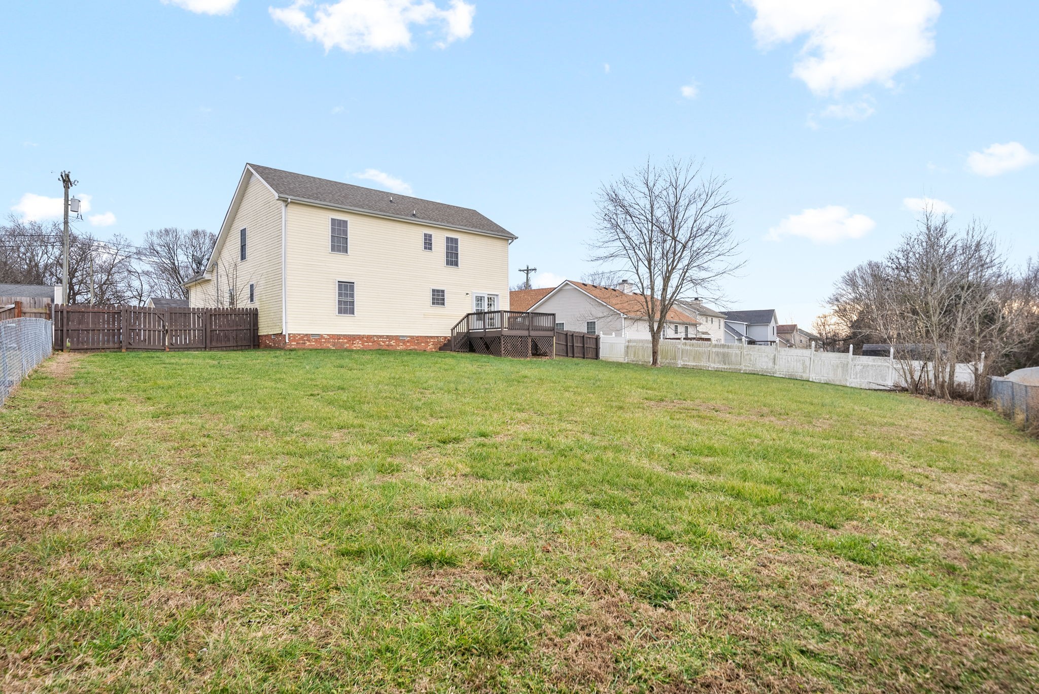 Clarksville, Tennessee 37040, United States, 4 Bedrooms Bedrooms, ,3 BathroomsBathrooms,Residential,Active,3235