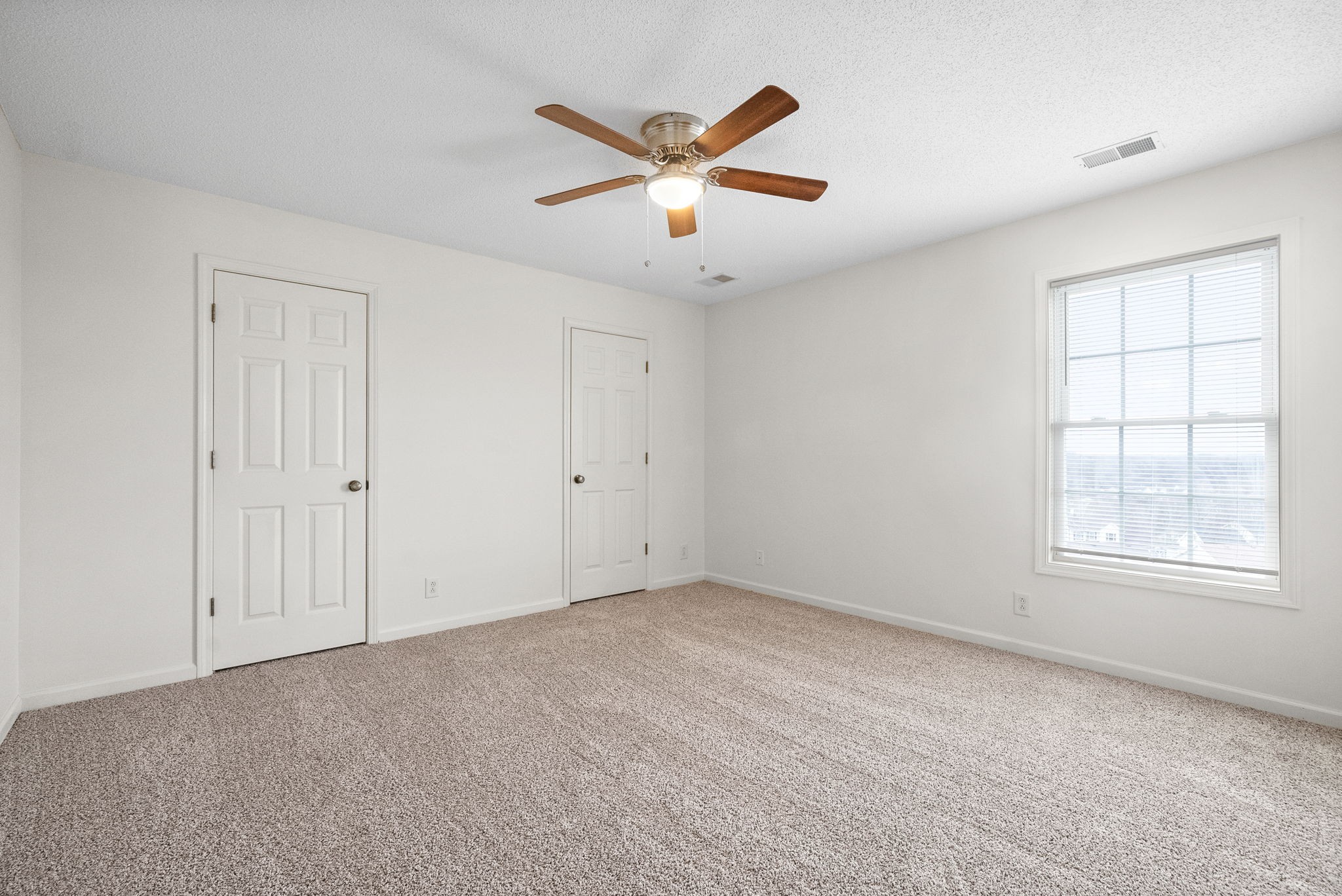 Clarksville, Tennessee 37040, United States, 4 Bedrooms Bedrooms, ,3 BathroomsBathrooms,Residential,Active,3235
