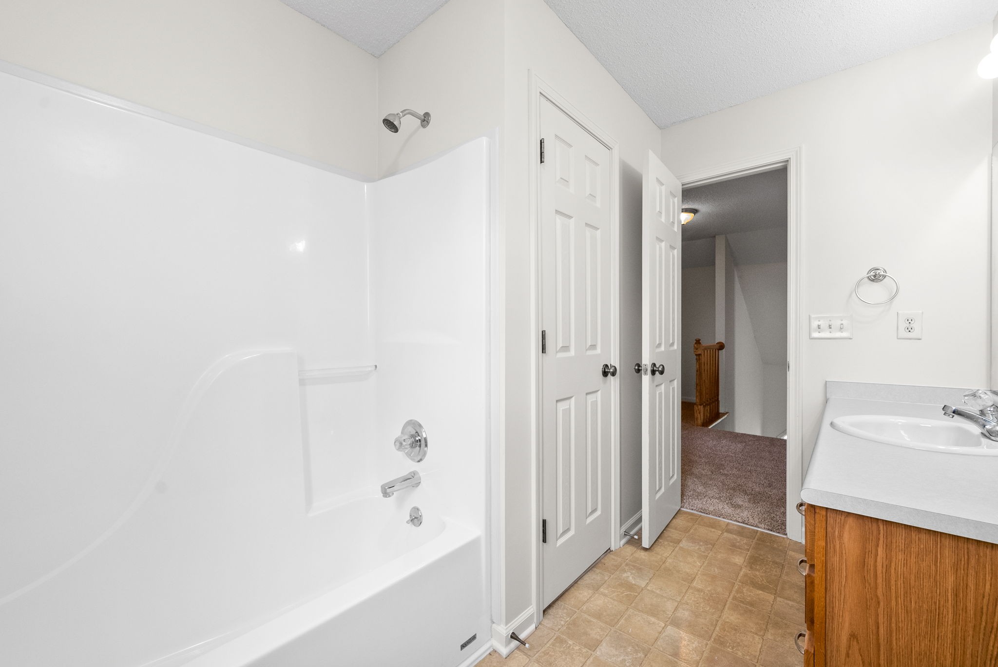 Clarksville, Tennessee 37040, United States, 4 Bedrooms Bedrooms, ,3 BathroomsBathrooms,Residential,Active,3235
