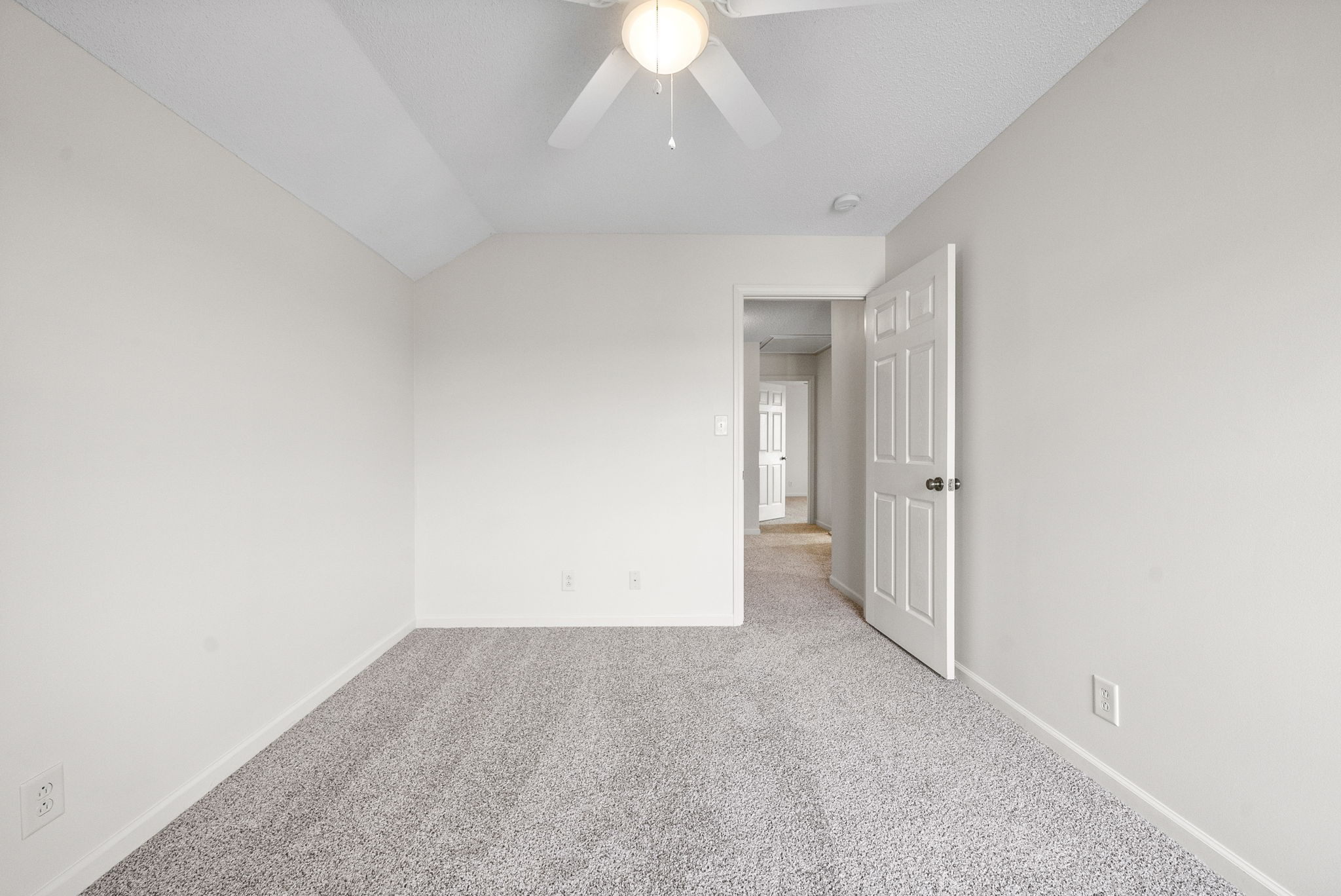Clarksville, Tennessee 37040, United States, 4 Bedrooms Bedrooms, ,3 BathroomsBathrooms,Residential,Active,3235