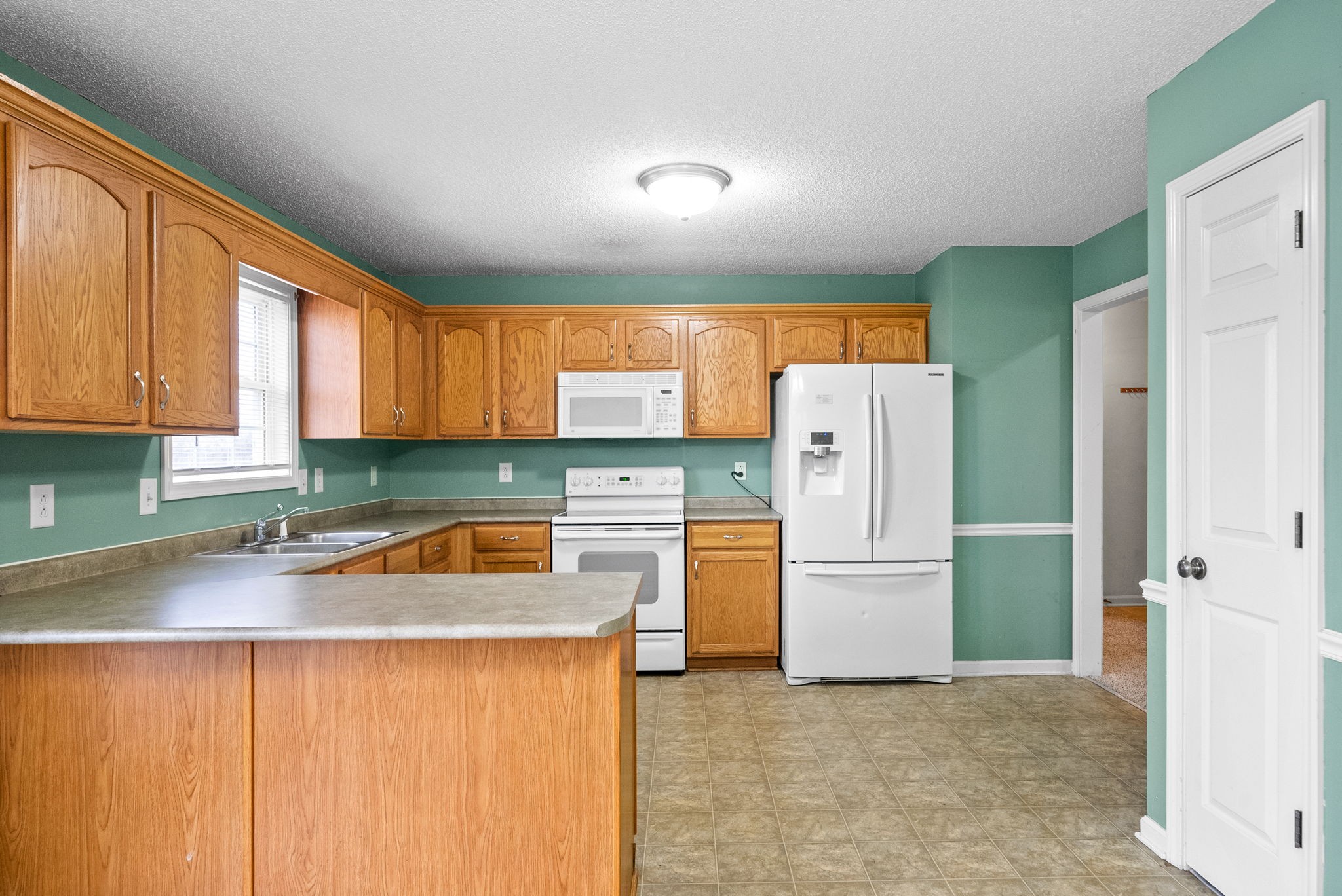 Clarksville, Tennessee 37040, United States, 4 Bedrooms Bedrooms, ,3 BathroomsBathrooms,Residential,Active,3235
