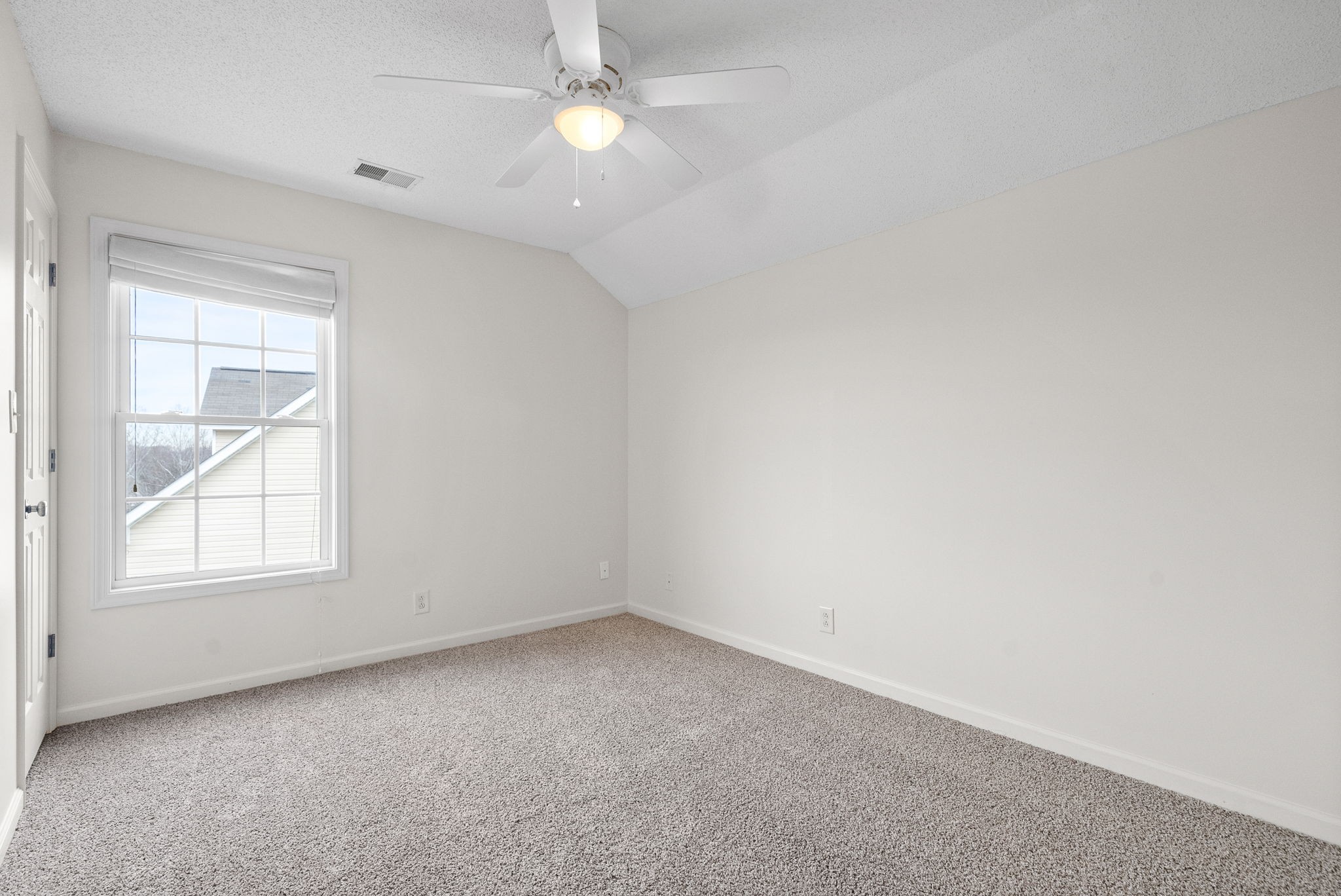 Clarksville, Tennessee 37040, United States, 4 Bedrooms Bedrooms, ,3 BathroomsBathrooms,Residential,Active,3235