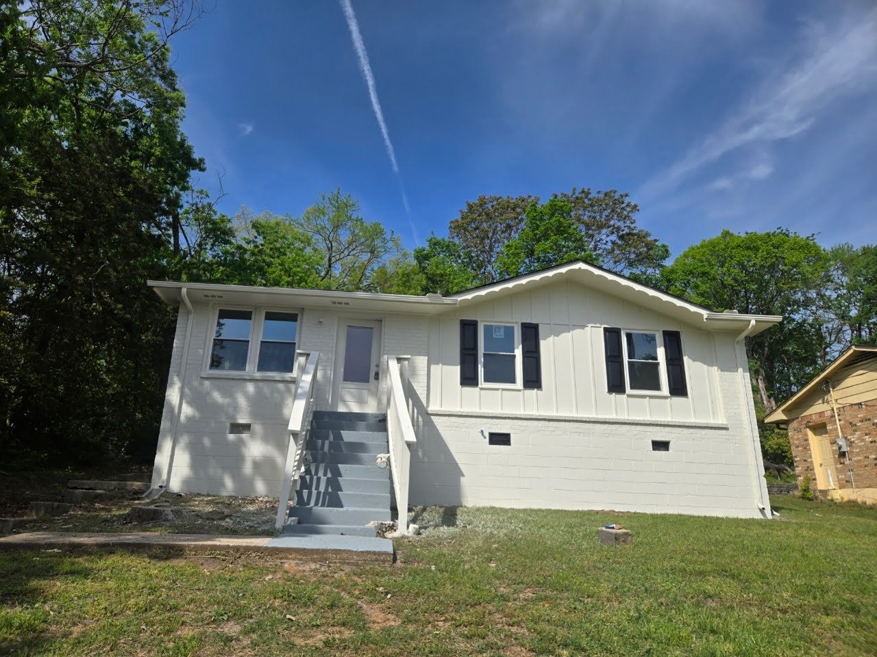 Photo 1 of 17 — 2316 Woodridge Dr, Nashville, TN 37207