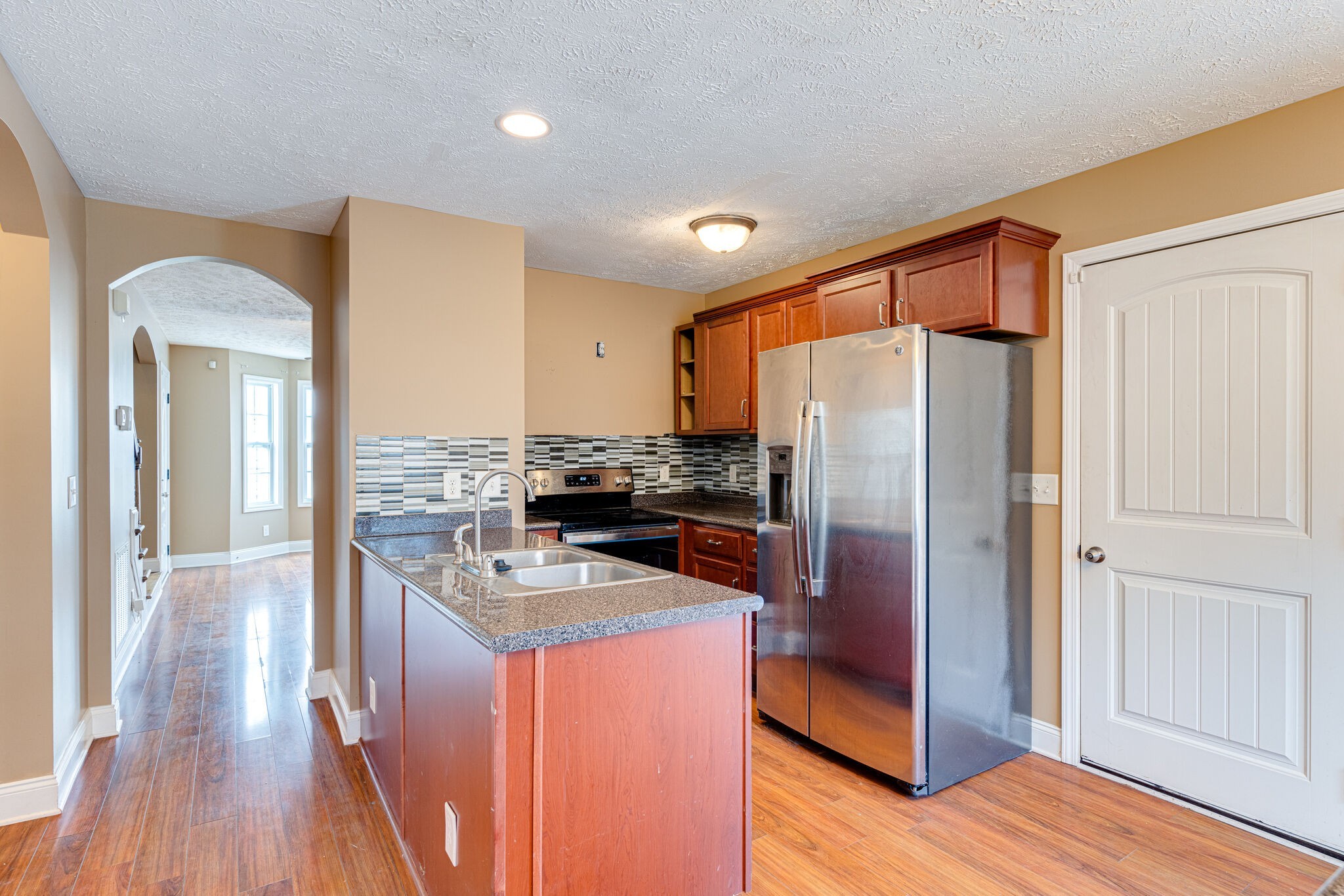 546 Falkland Cir