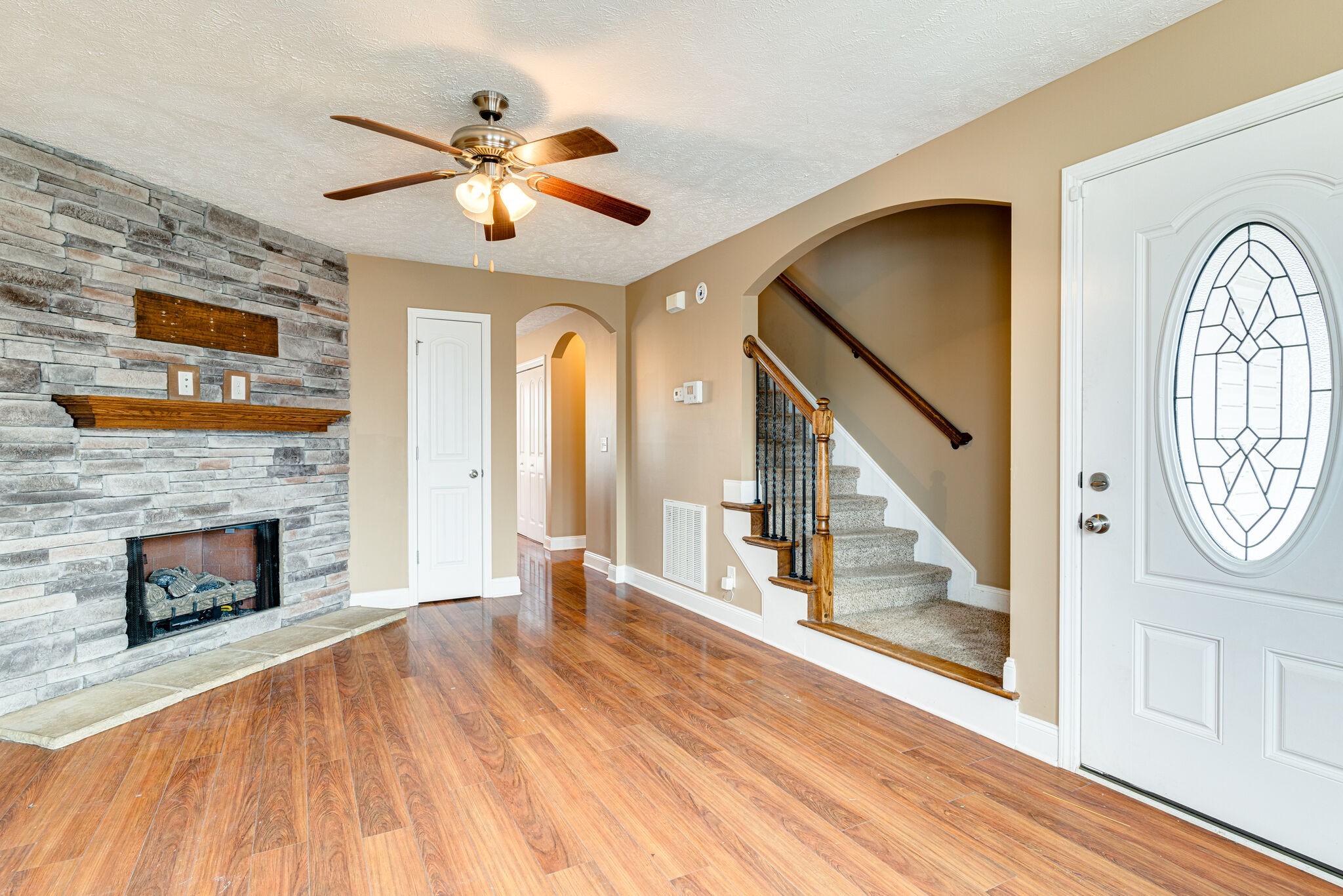 546 Falkland Cir
