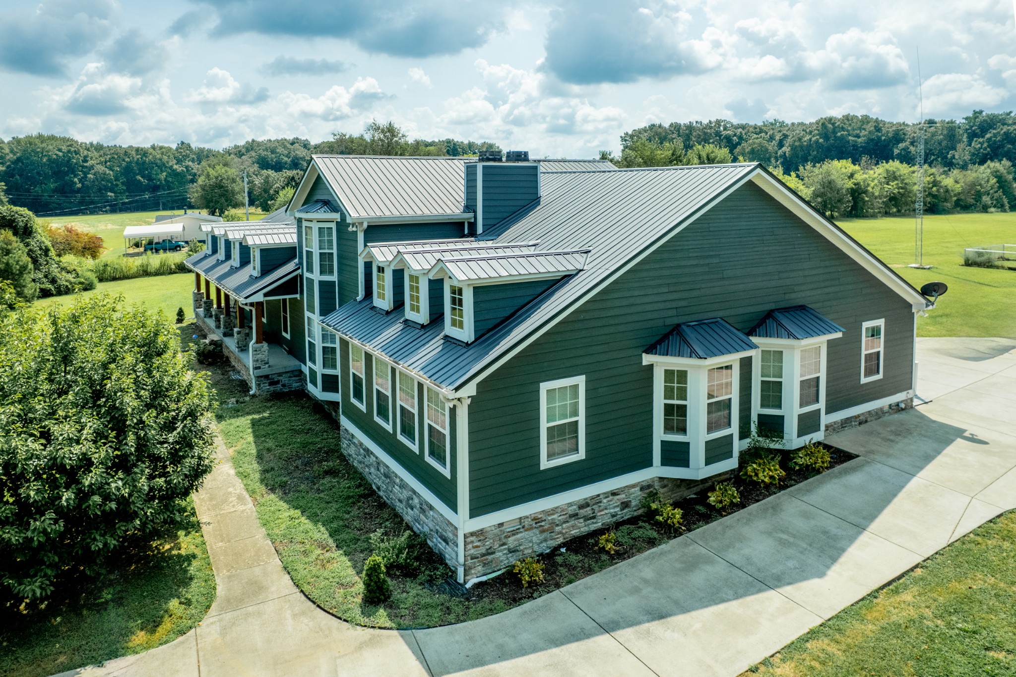 6931 Cowan Rd