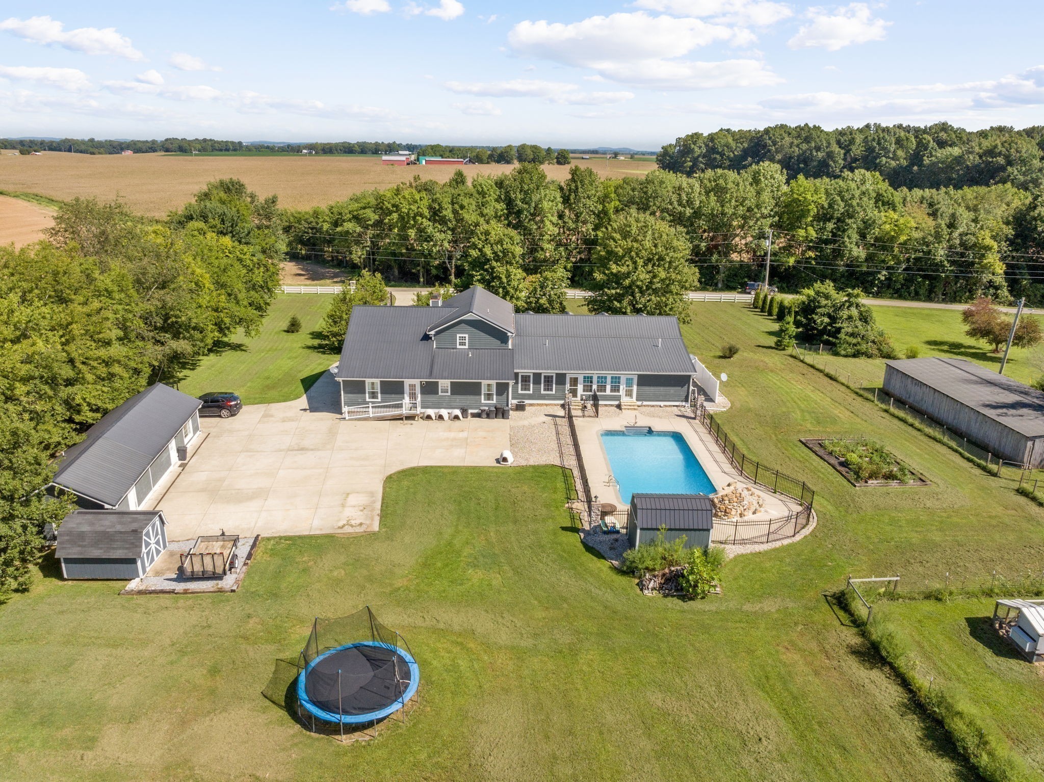 6931 Cowan Rd