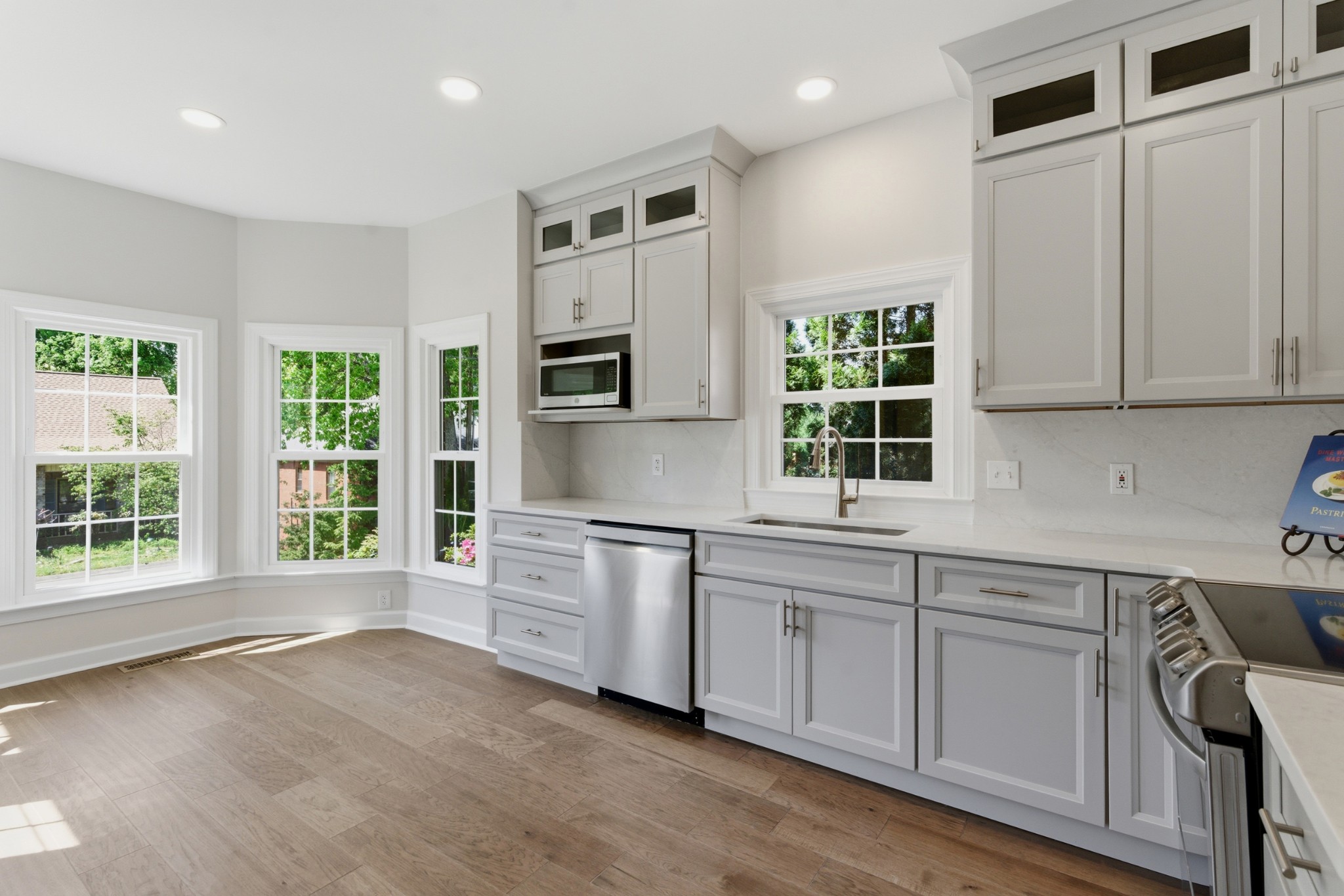 1025 Saint Andrews Pl