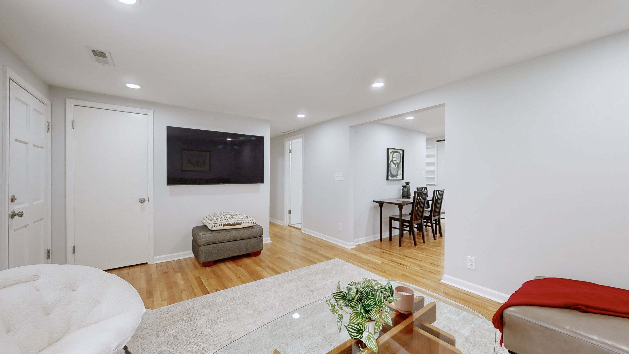 1253 Chickering Dr