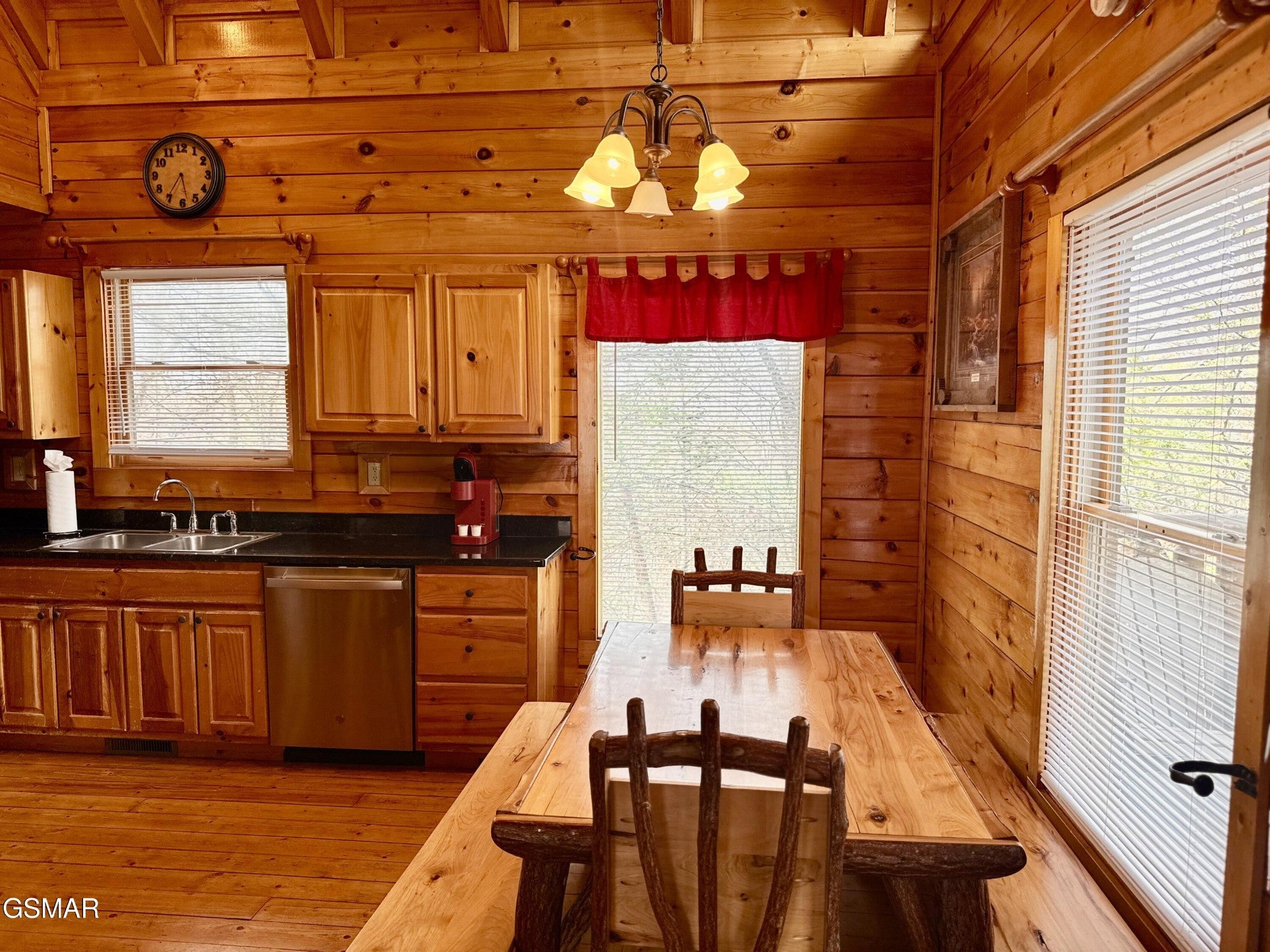 1724 Azalea Circle