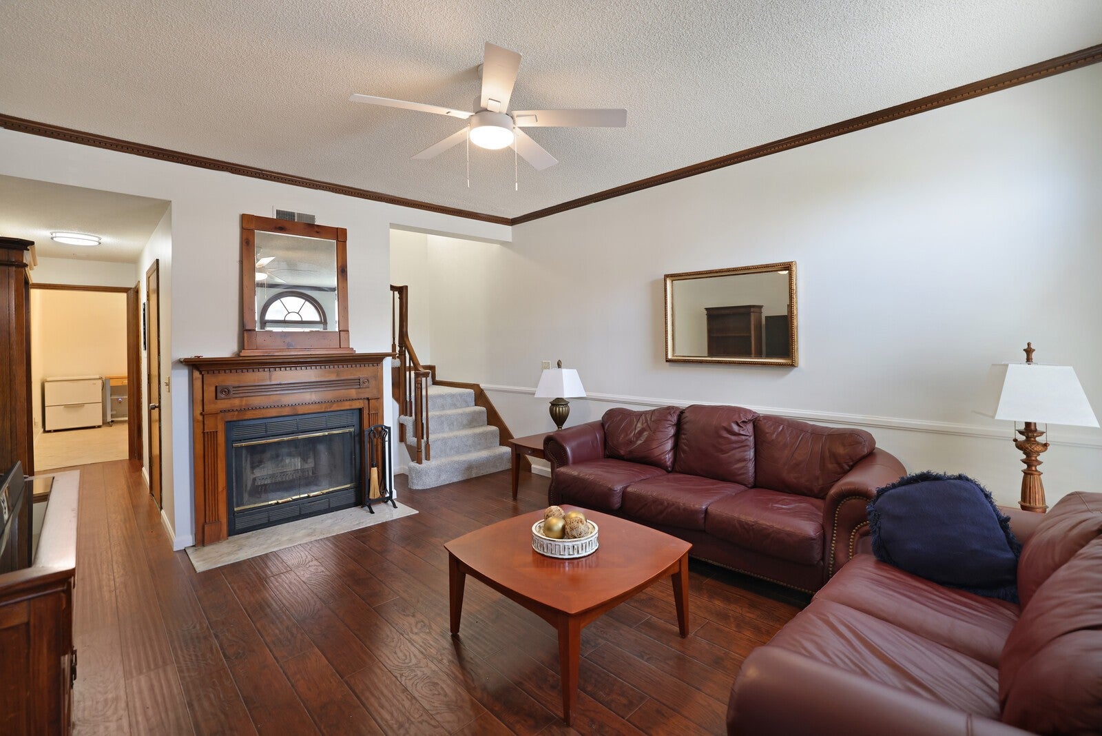 306 Hickory Pl