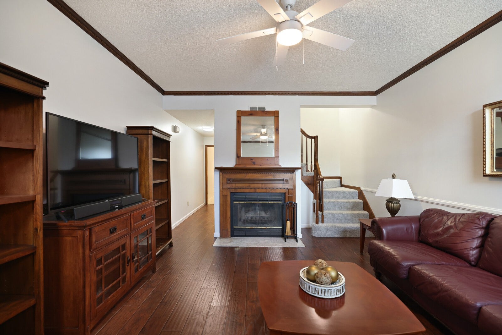 306 Hickory Pl