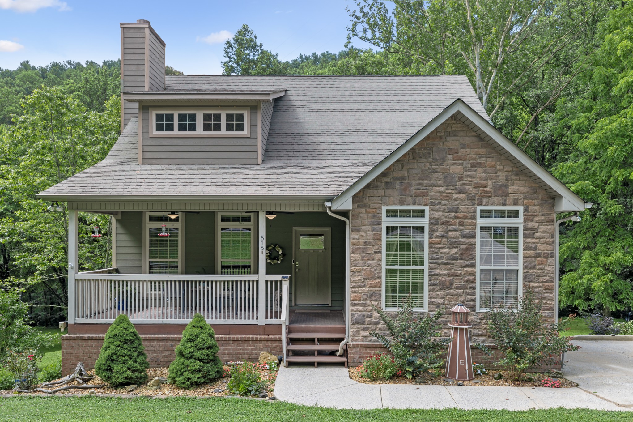 615 Harbor Dr