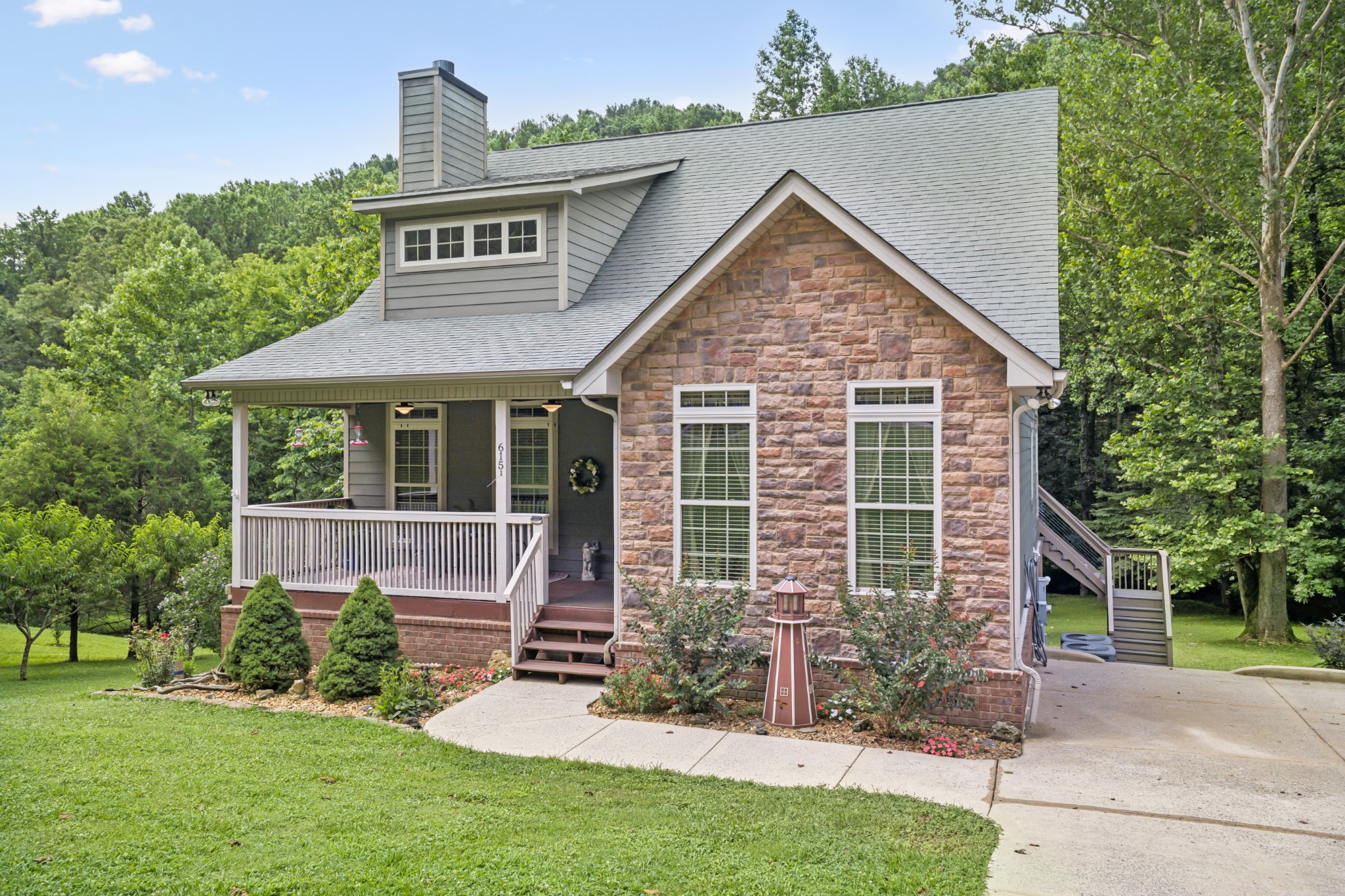 615 Harbor Dr