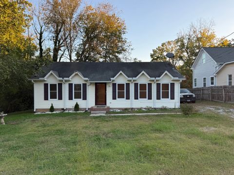 Photo of 810 Summer Hill Ln, LaVergne, TN 37086 (MLS # 3061053)