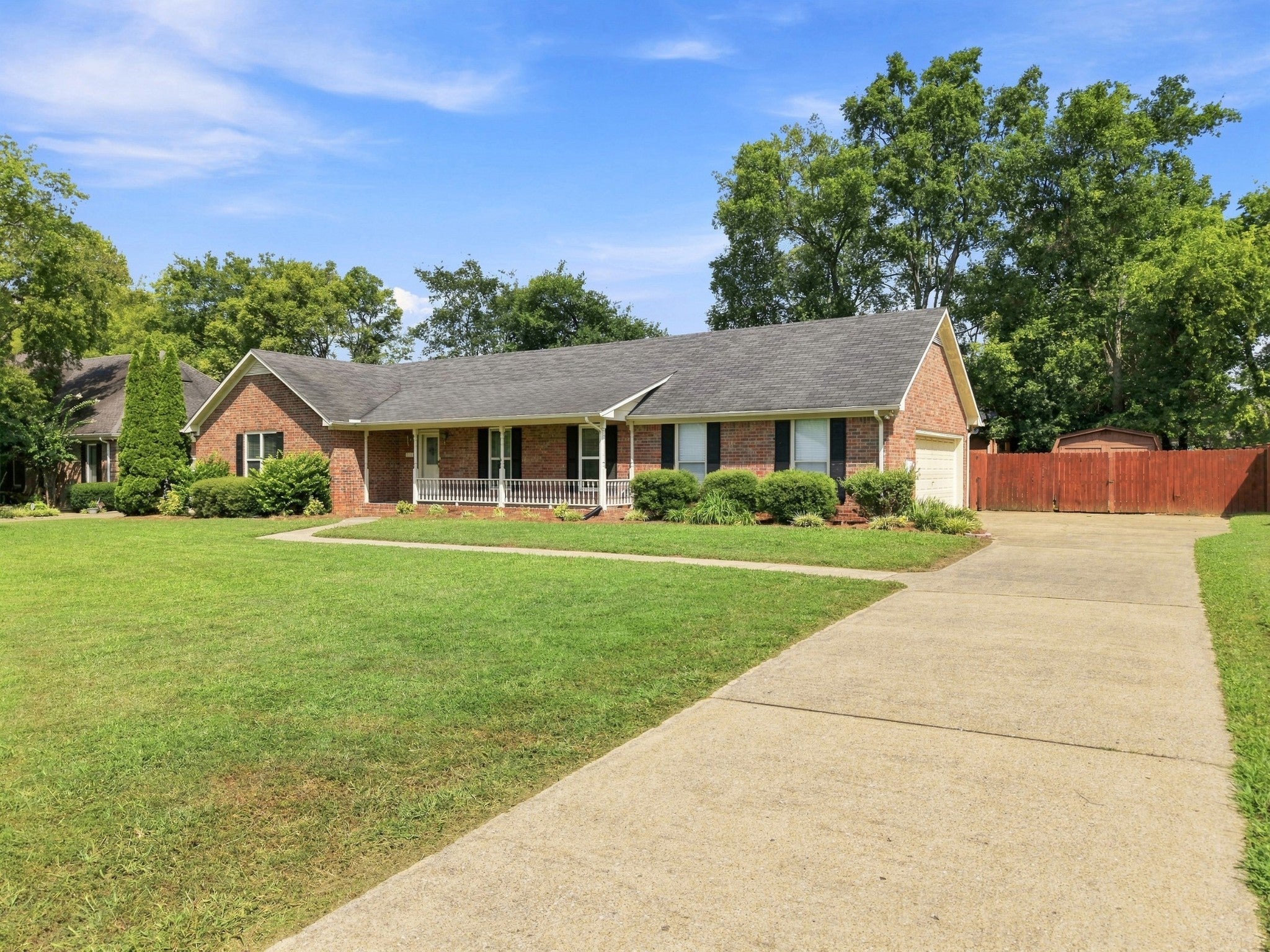 718 Majesty Dr