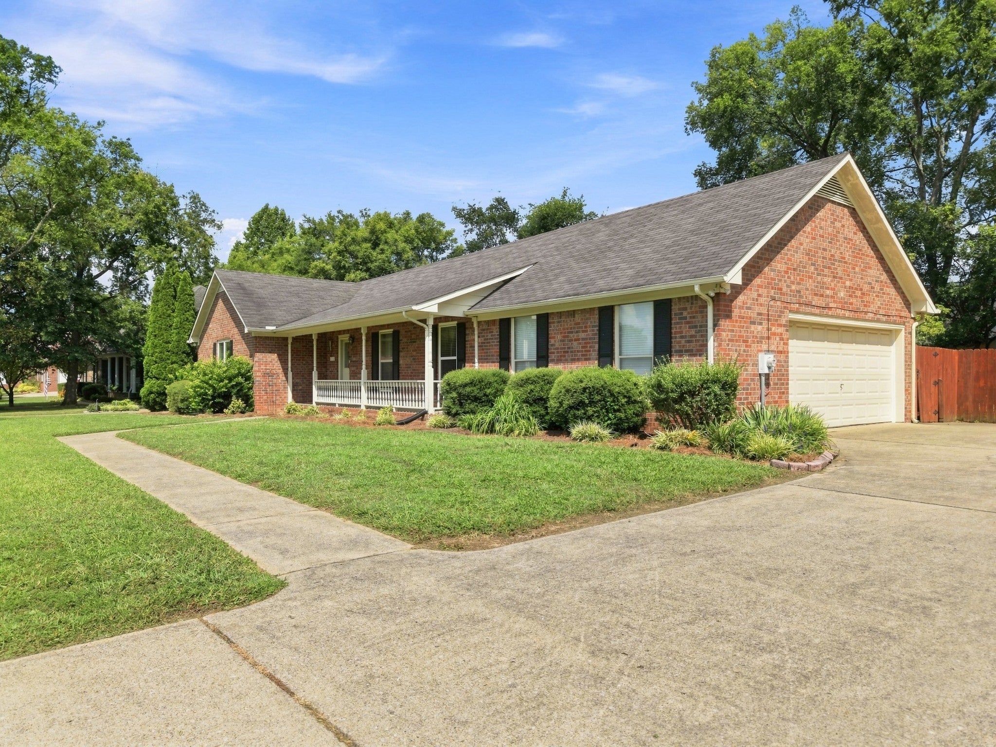 718 Majesty Dr