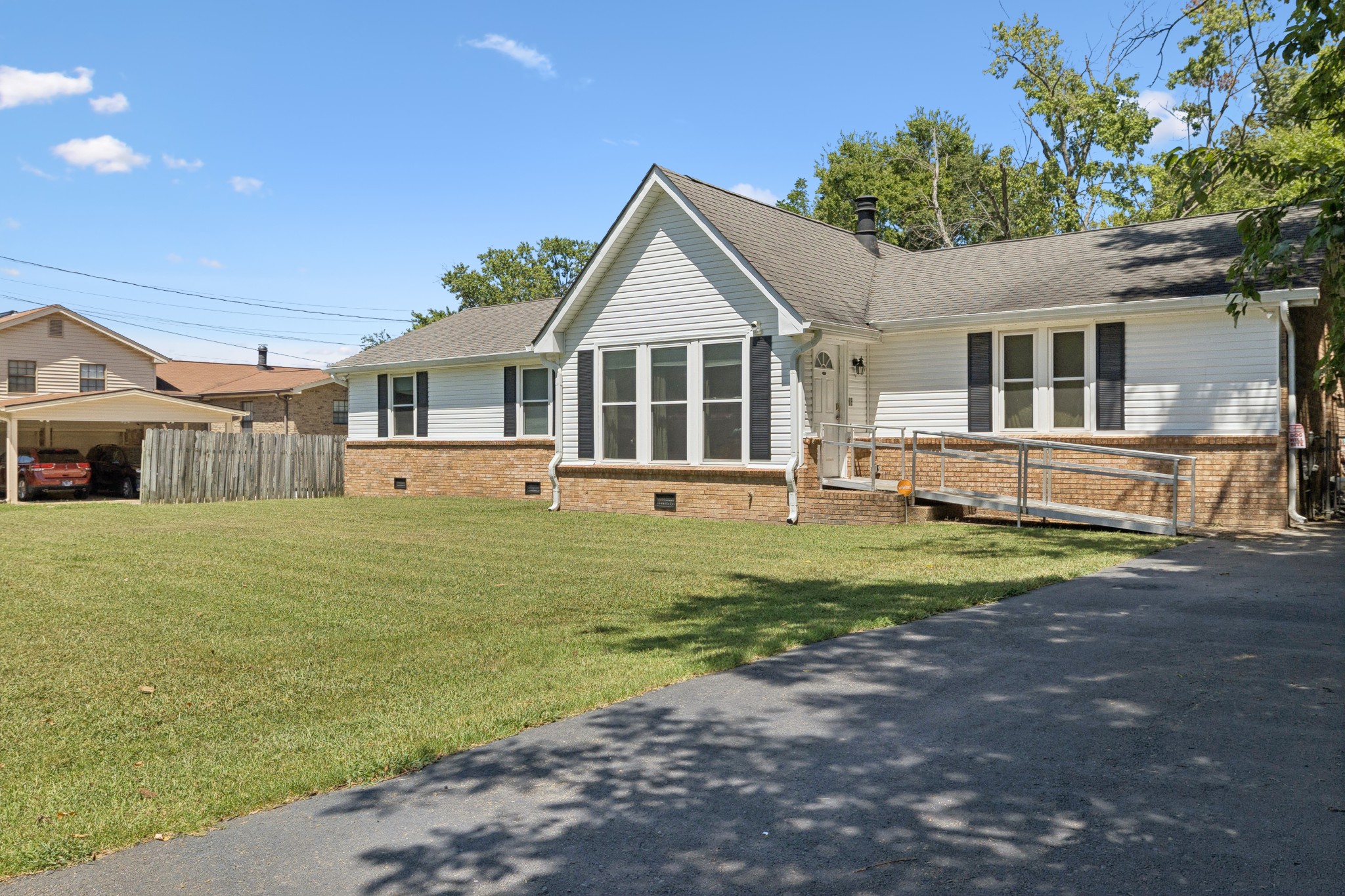 3104 Cedarcroft Dr