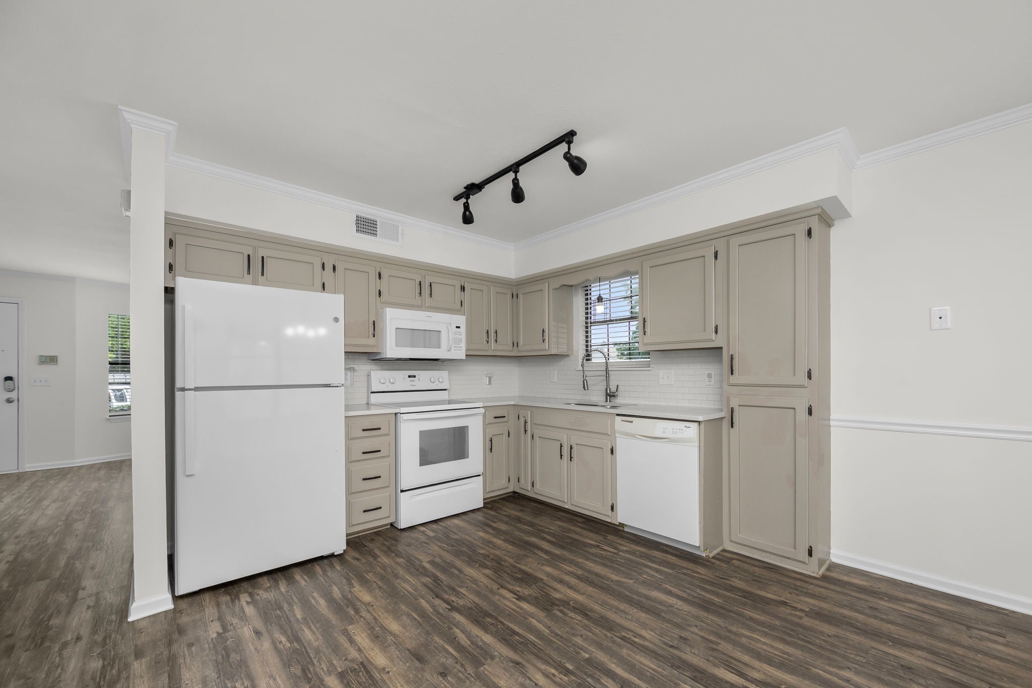 228 Hillside Ct