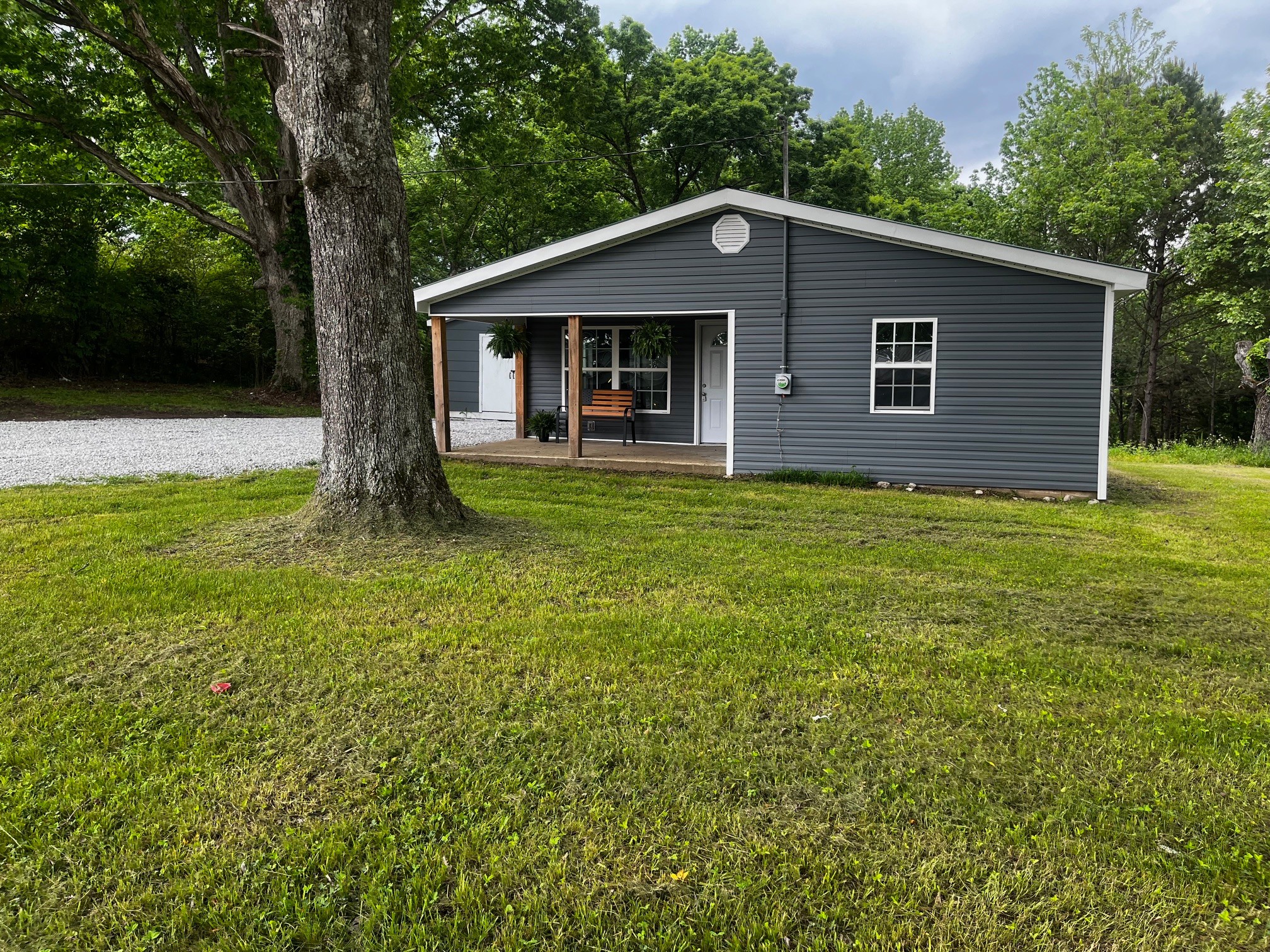 946 Roach Rd
