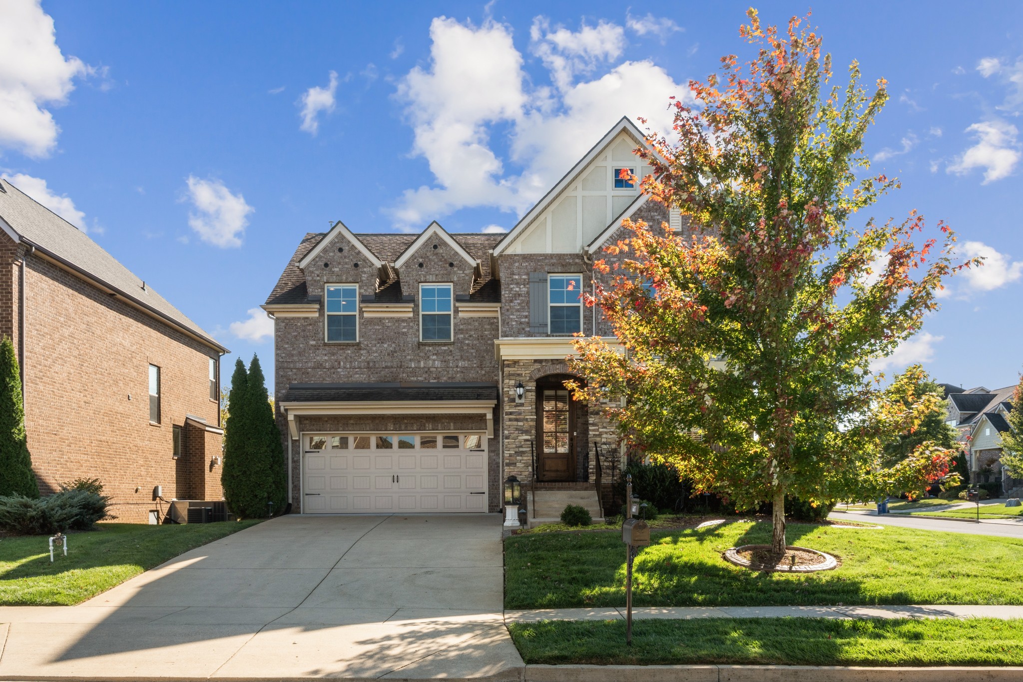 687 Fall Creek Cir