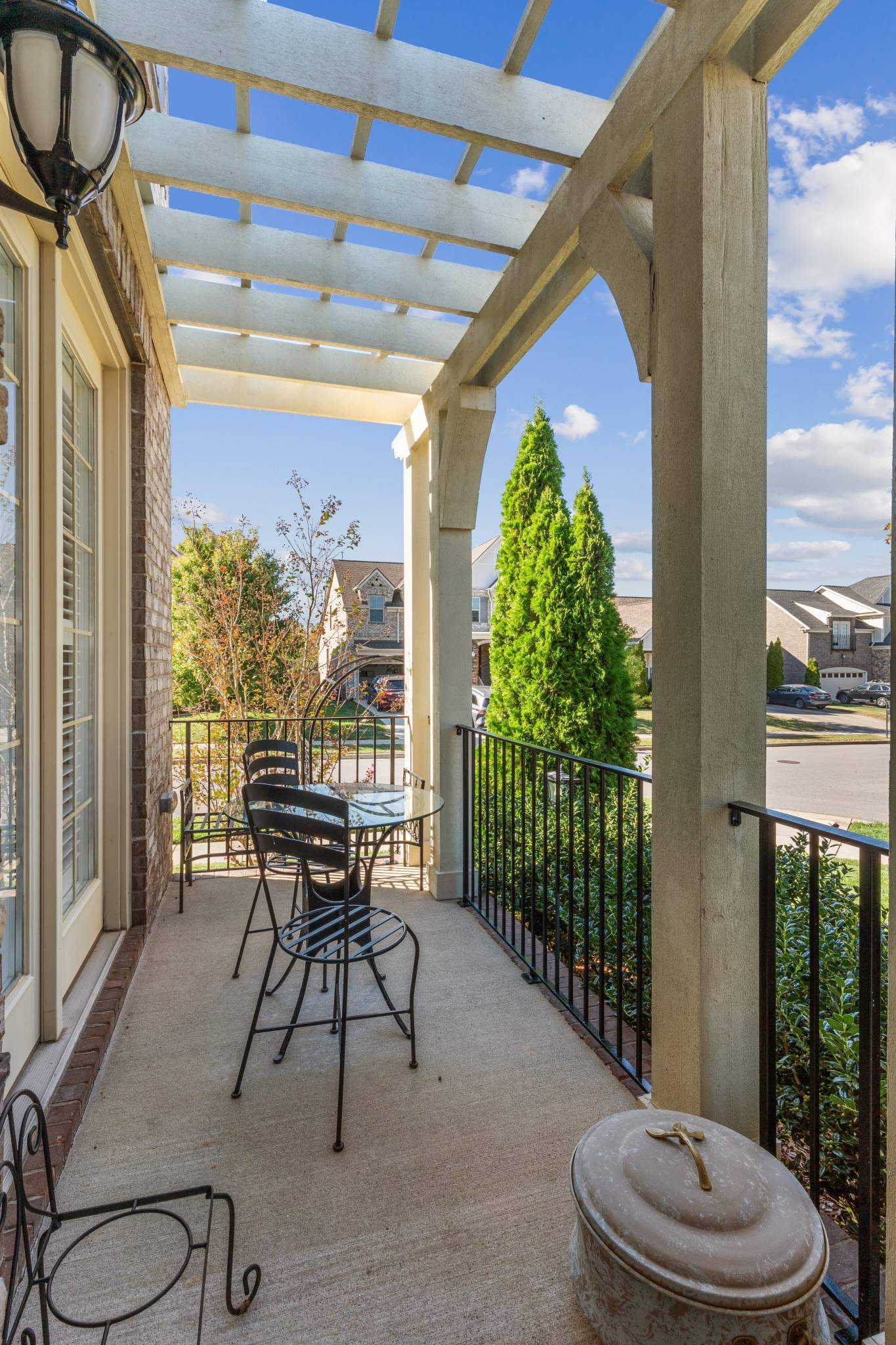 687 Fall Creek Cir
