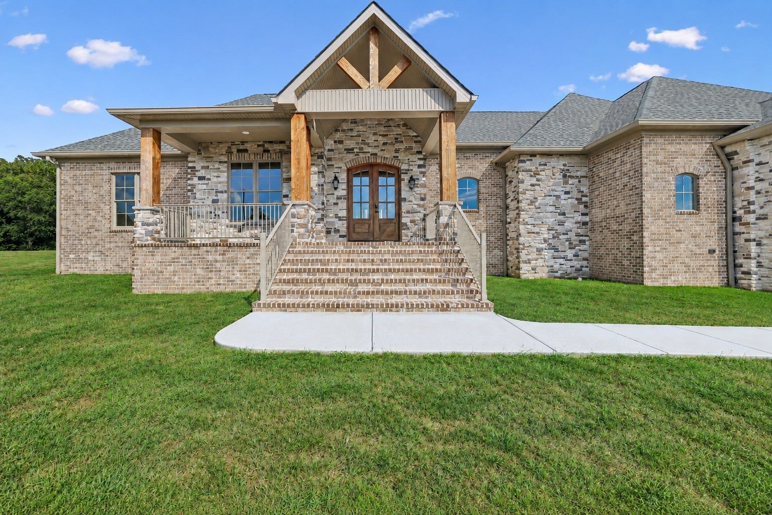 106 Chandelle Dr