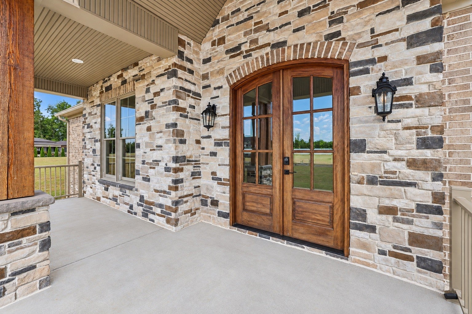 106 Chandelle Dr