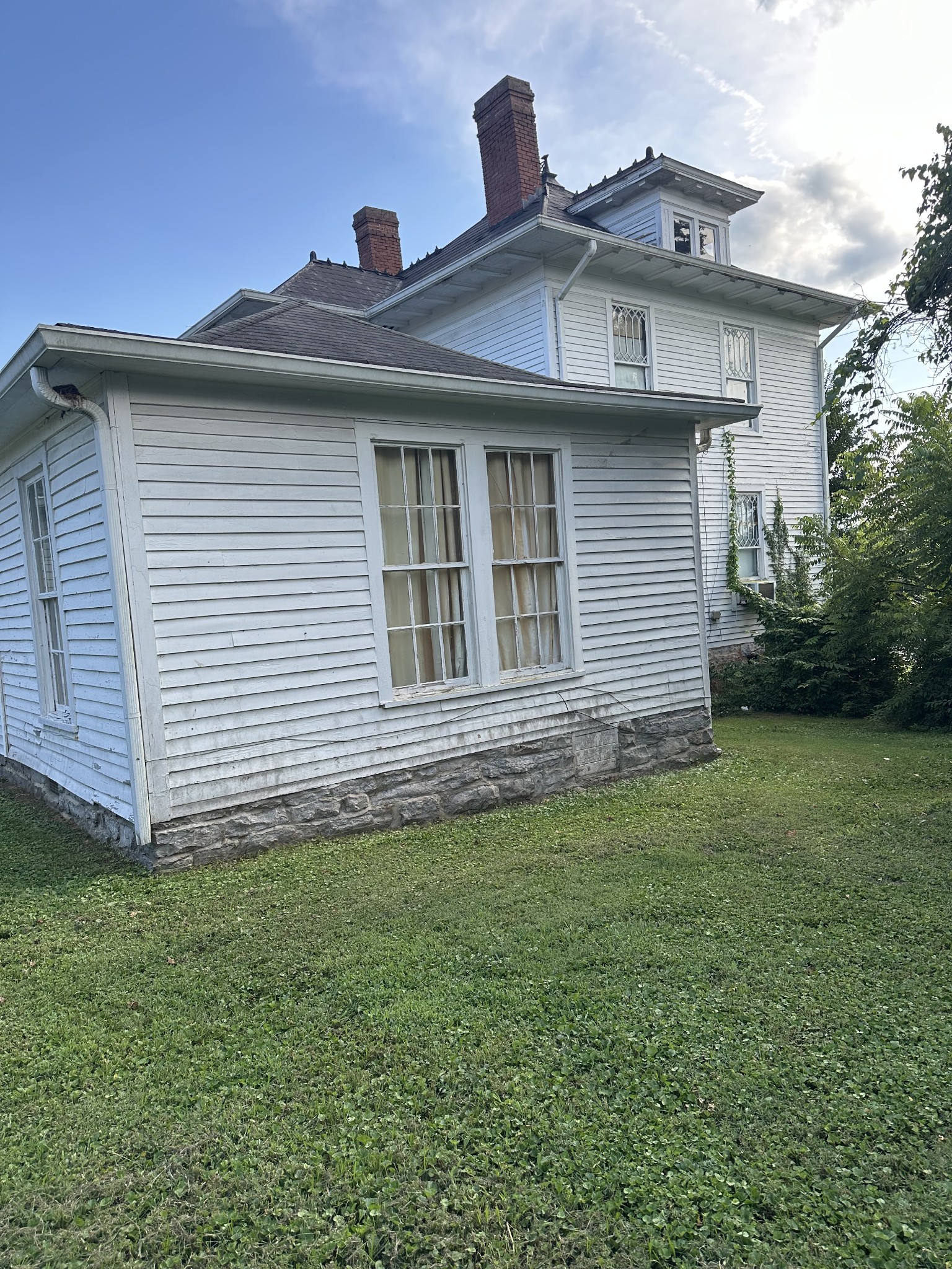 704 Main St N