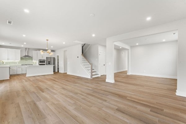 823 Silva Loop