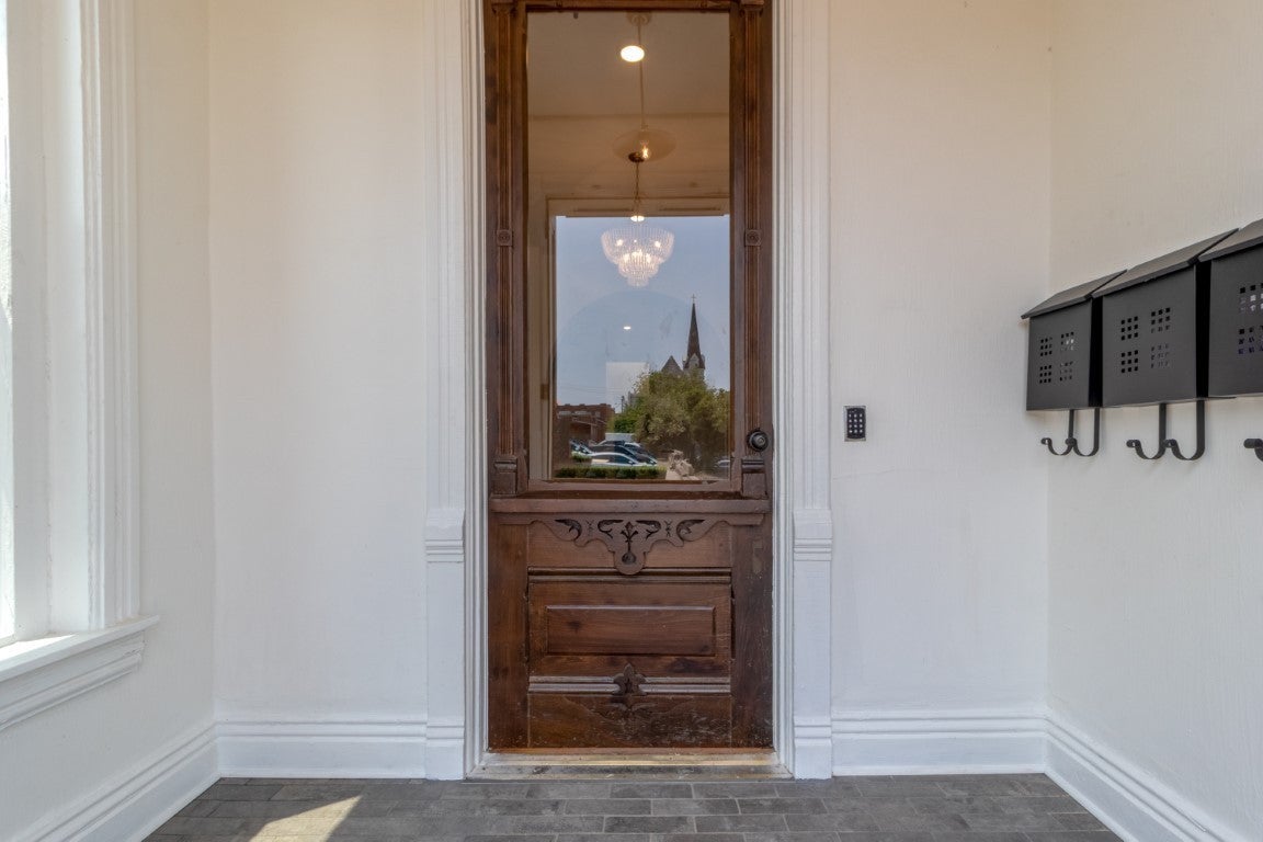305 Main St 3