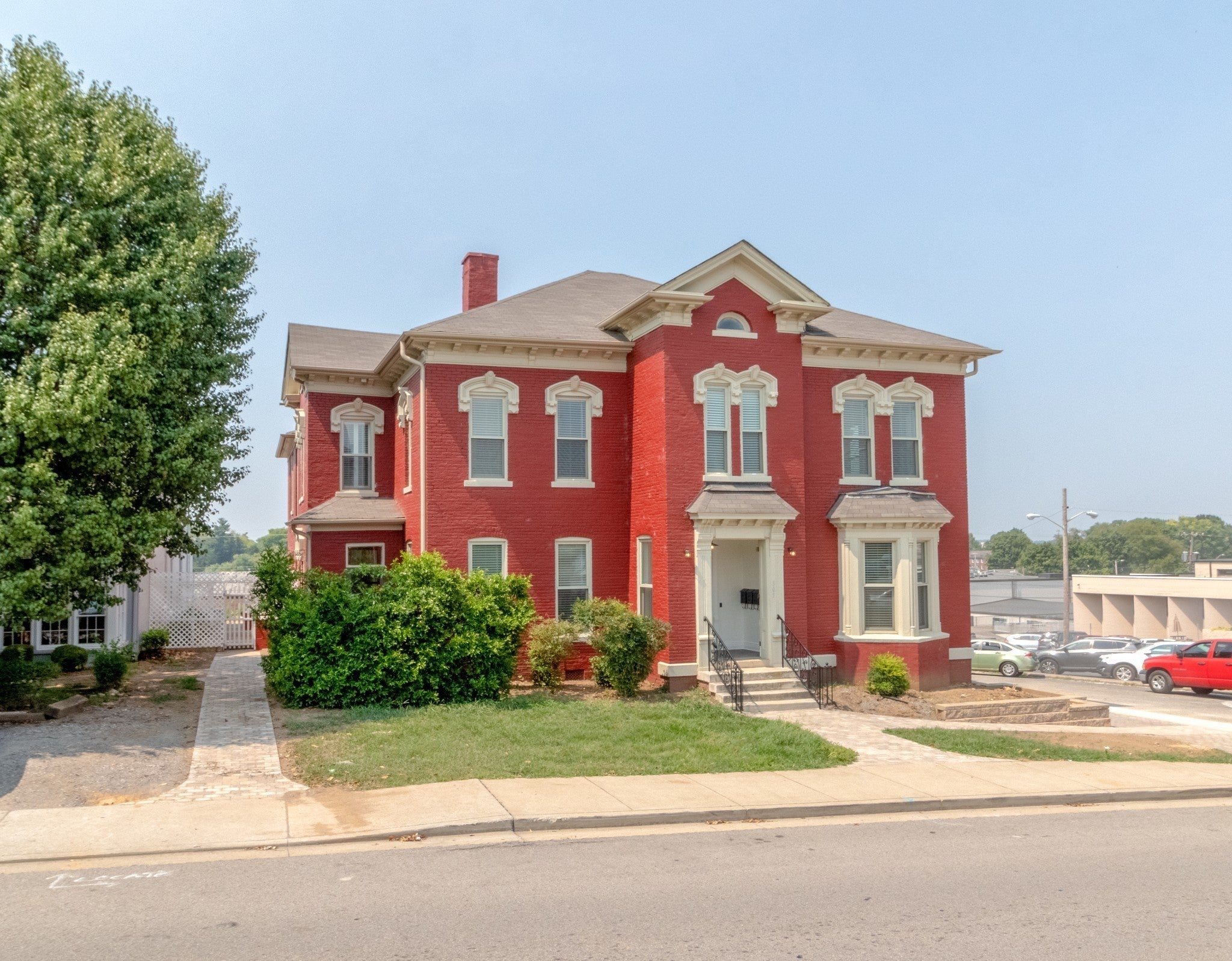 305 Main St 3