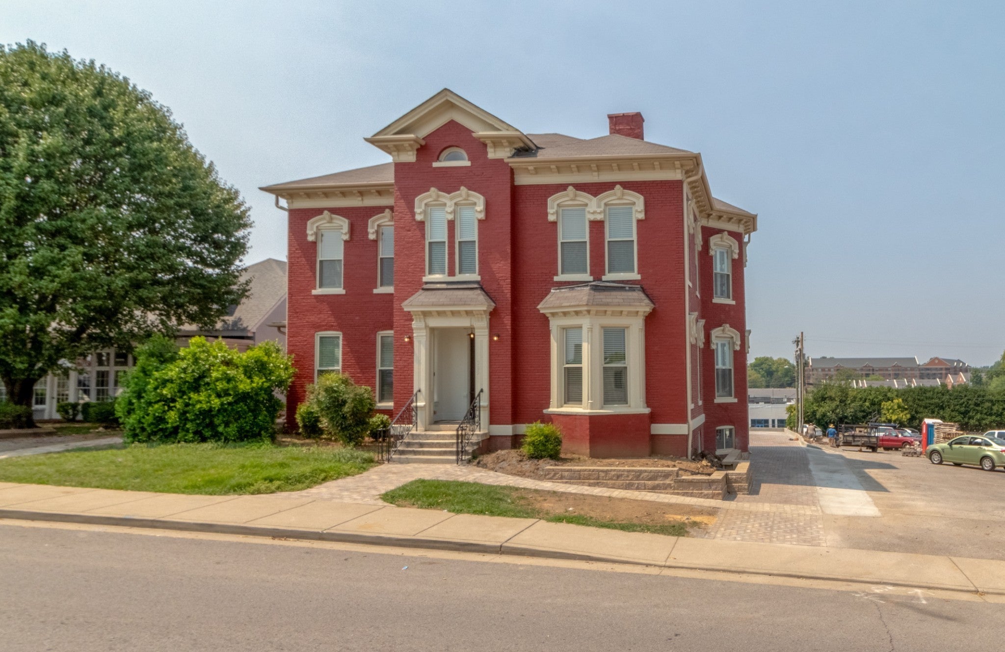 305 Main St 3
