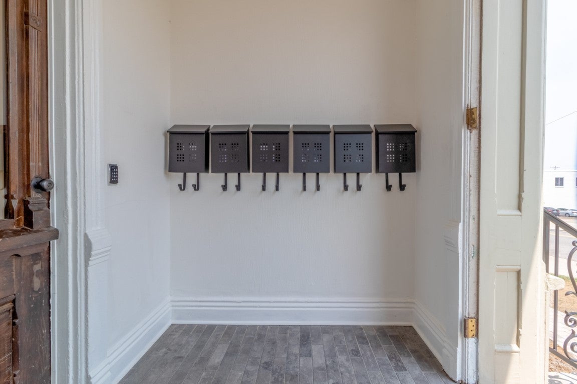 305 Main St 3