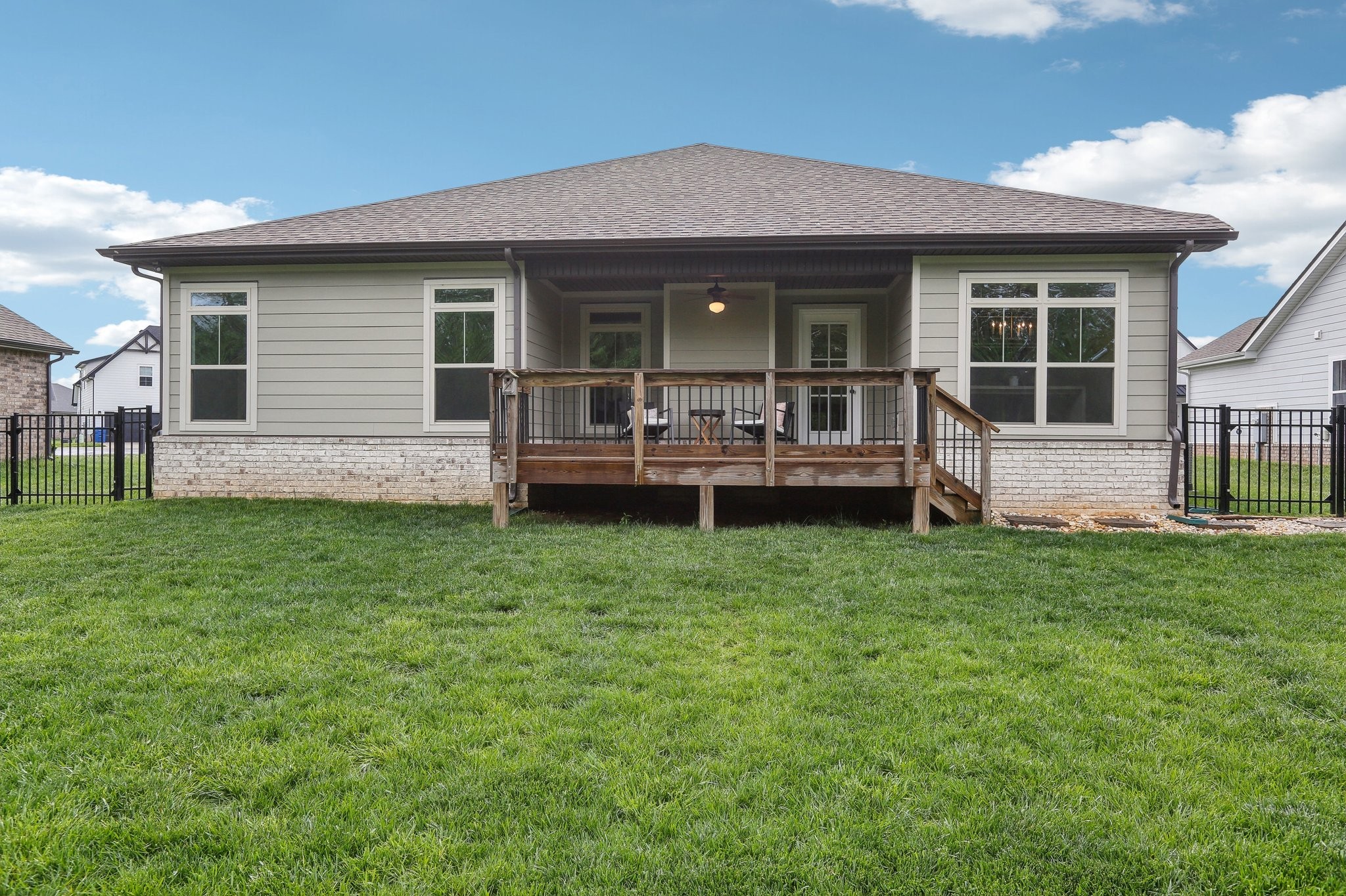 Clarksville, Tennessee 37043, United States, 3 Bedrooms Bedrooms, ,2 BathroomsBathrooms,Residential,Pending,119098