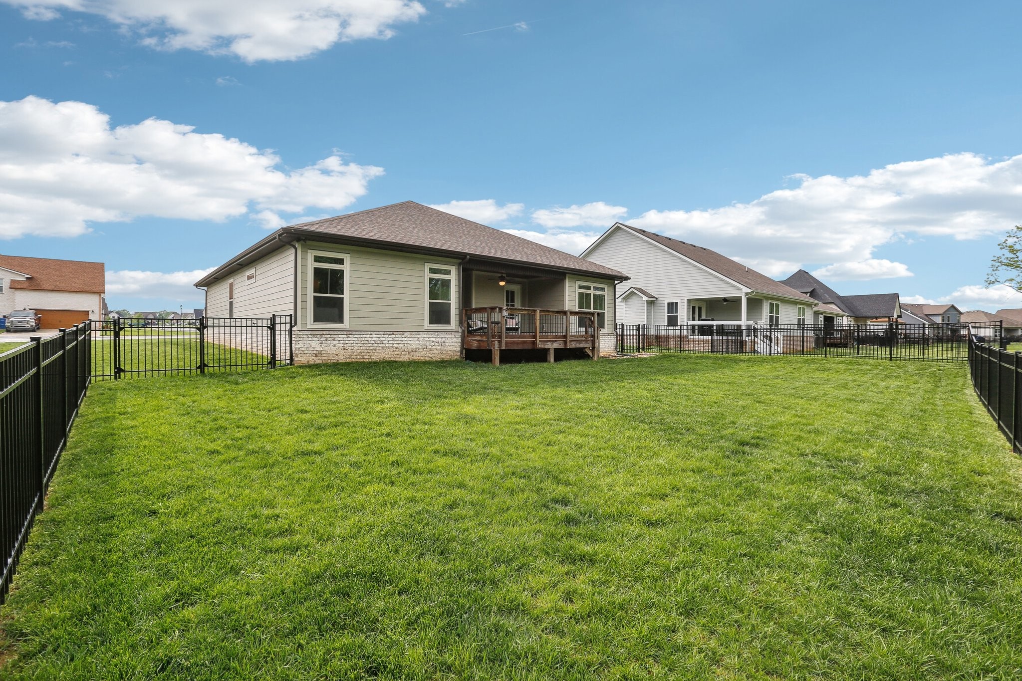 Clarksville, Tennessee 37043, United States, 3 Bedrooms Bedrooms, ,2 BathroomsBathrooms,Residential,Pending,119098