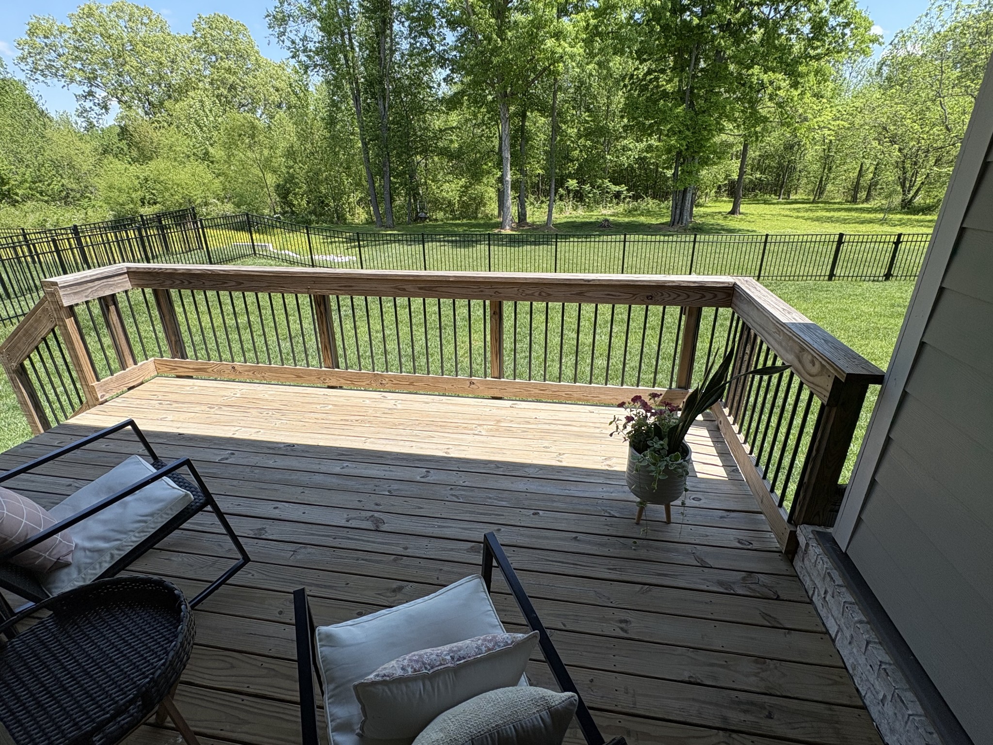 Clarksville, Tennessee 37043, United States, 3 Bedrooms Bedrooms, ,2 BathroomsBathrooms,Residential,Pending,119098