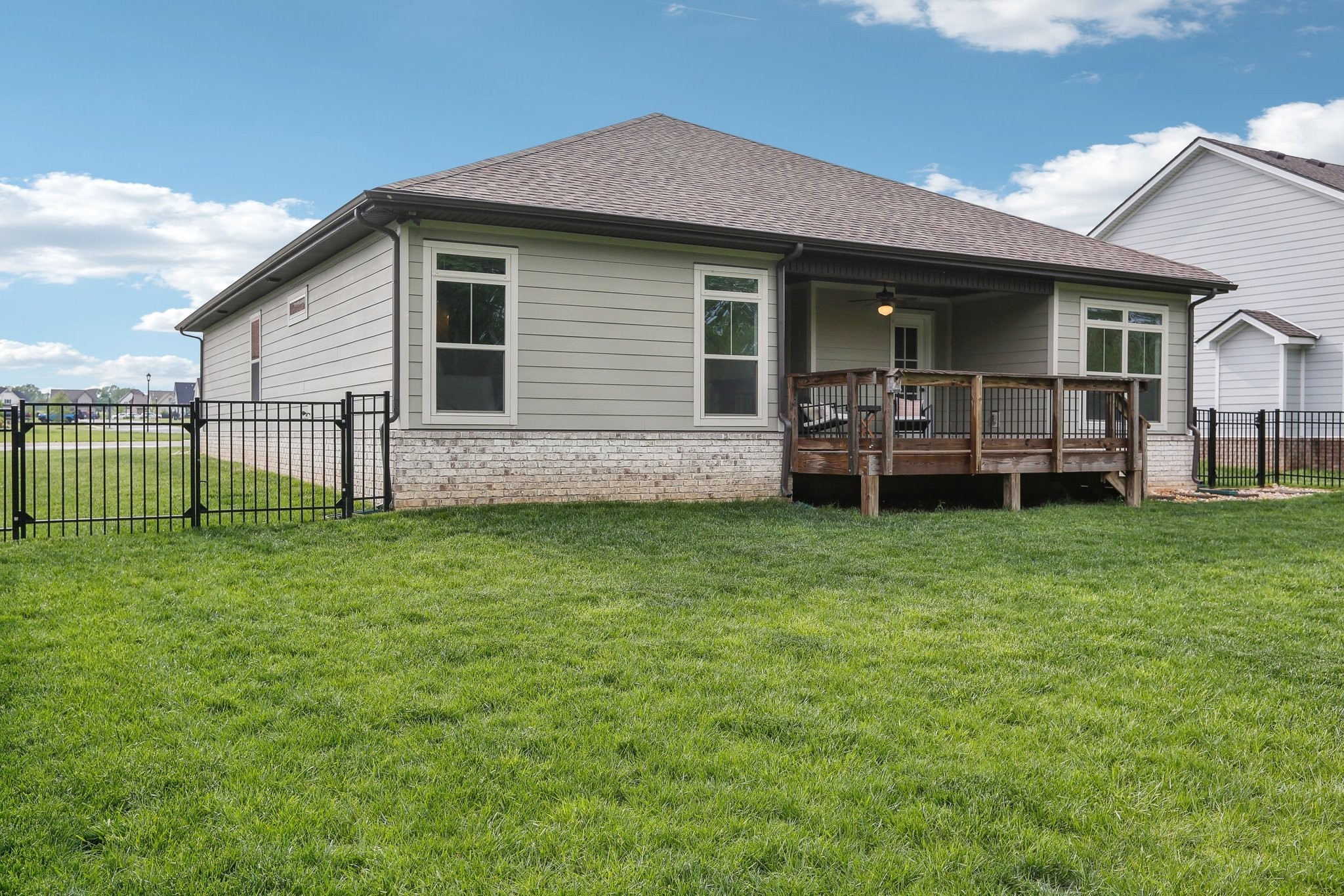 Clarksville, Tennessee 37043, United States, 3 Bedrooms Bedrooms, ,2 BathroomsBathrooms,Residential,Pending,119098