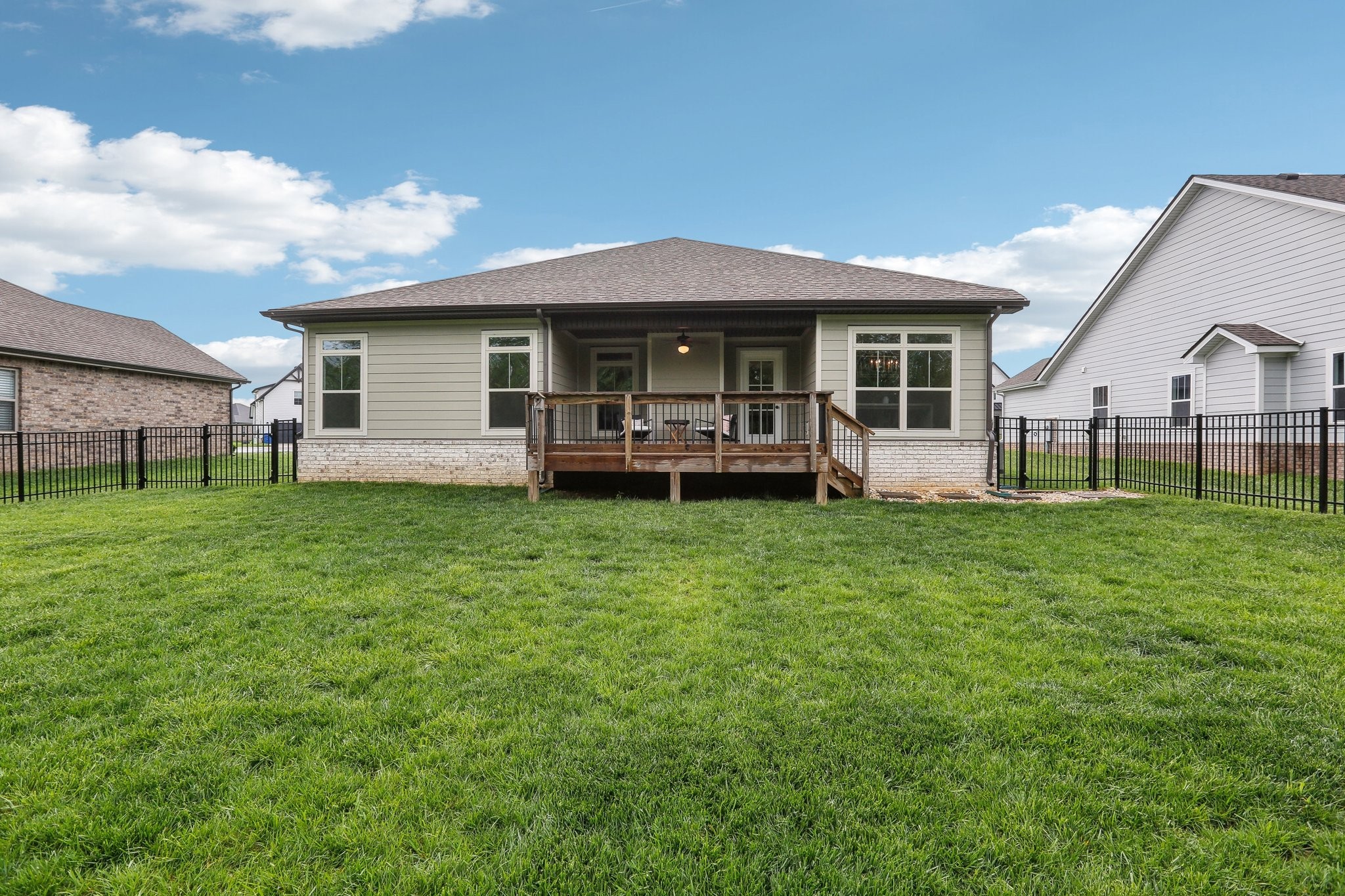 Clarksville, Tennessee 37043, United States, 3 Bedrooms Bedrooms, ,2 BathroomsBathrooms,Residential,Pending,119098