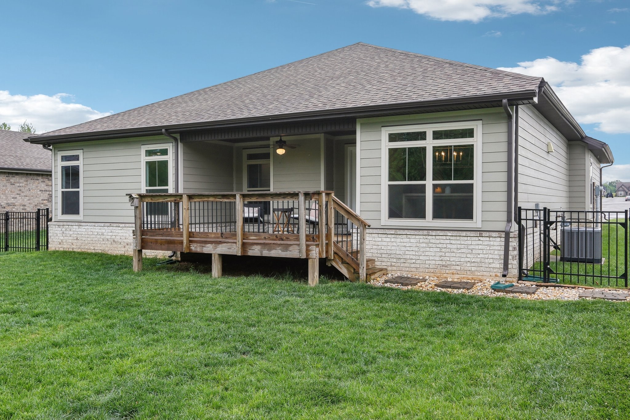 Clarksville, Tennessee 37043, United States, 3 Bedrooms Bedrooms, ,2 BathroomsBathrooms,Residential,Pending,119098