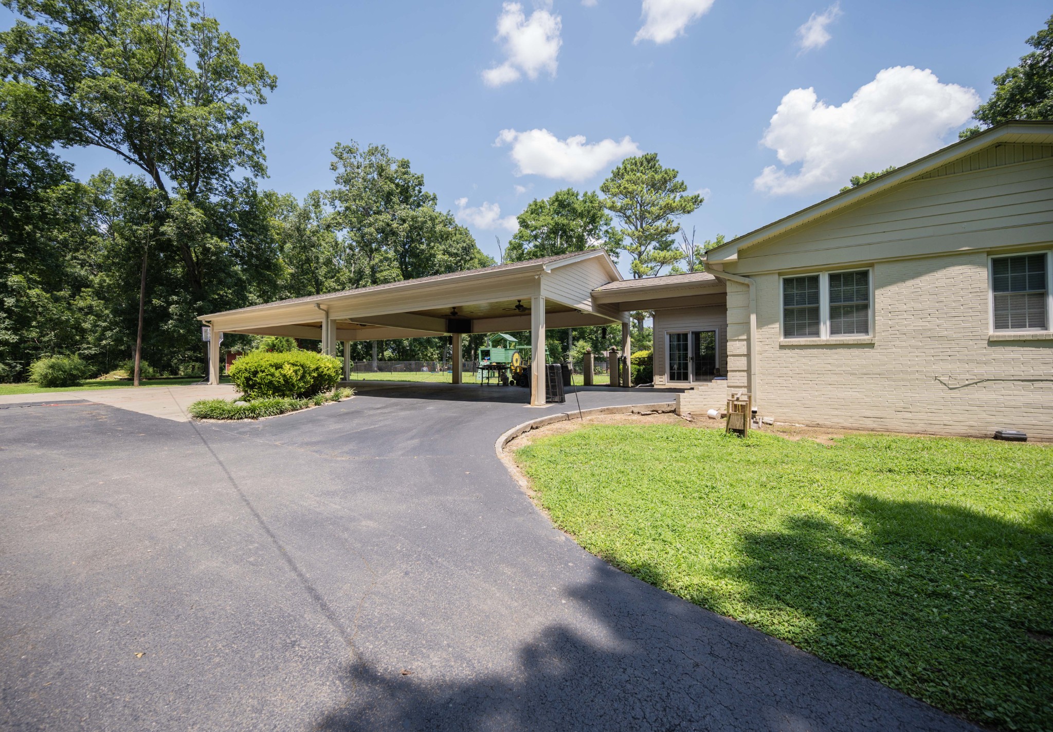 602 Narrows Rd